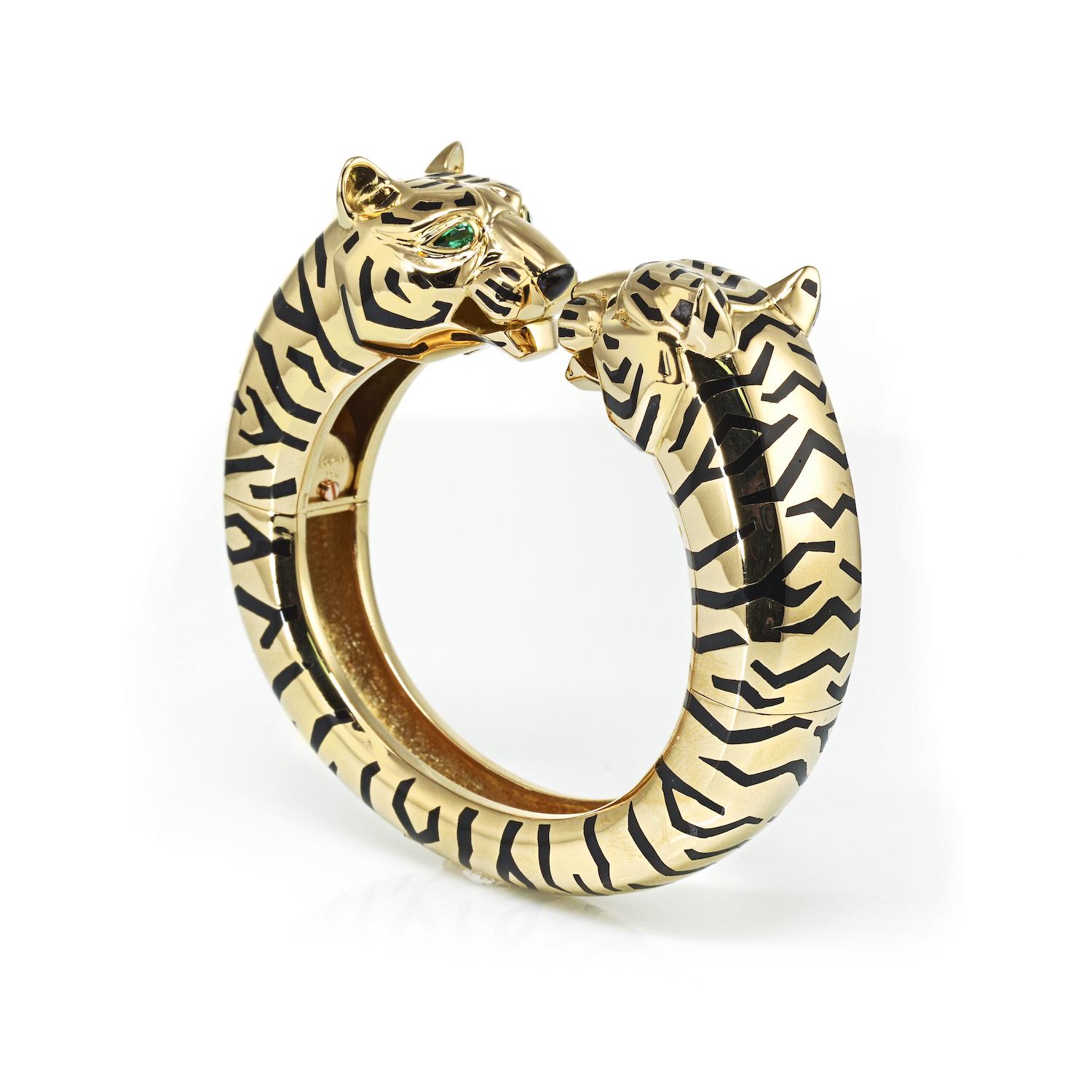 Questions? Call us anytime!
The Back Vault NYC.
833,998,2858

Cartier's famous panther bracelet is a must-have for jewelry.

As early as the year 1918, Jeanne Toussaint, creator at Cartier, made it the founding myth of the jeweler, it is inseparable