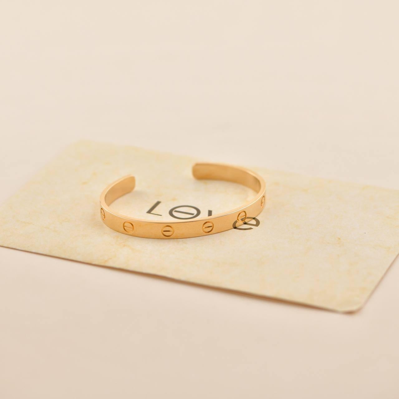 Cartier Manchette Love Bracelet en or jaune, taille 17 Excellent état - En vente à Banbury, GB