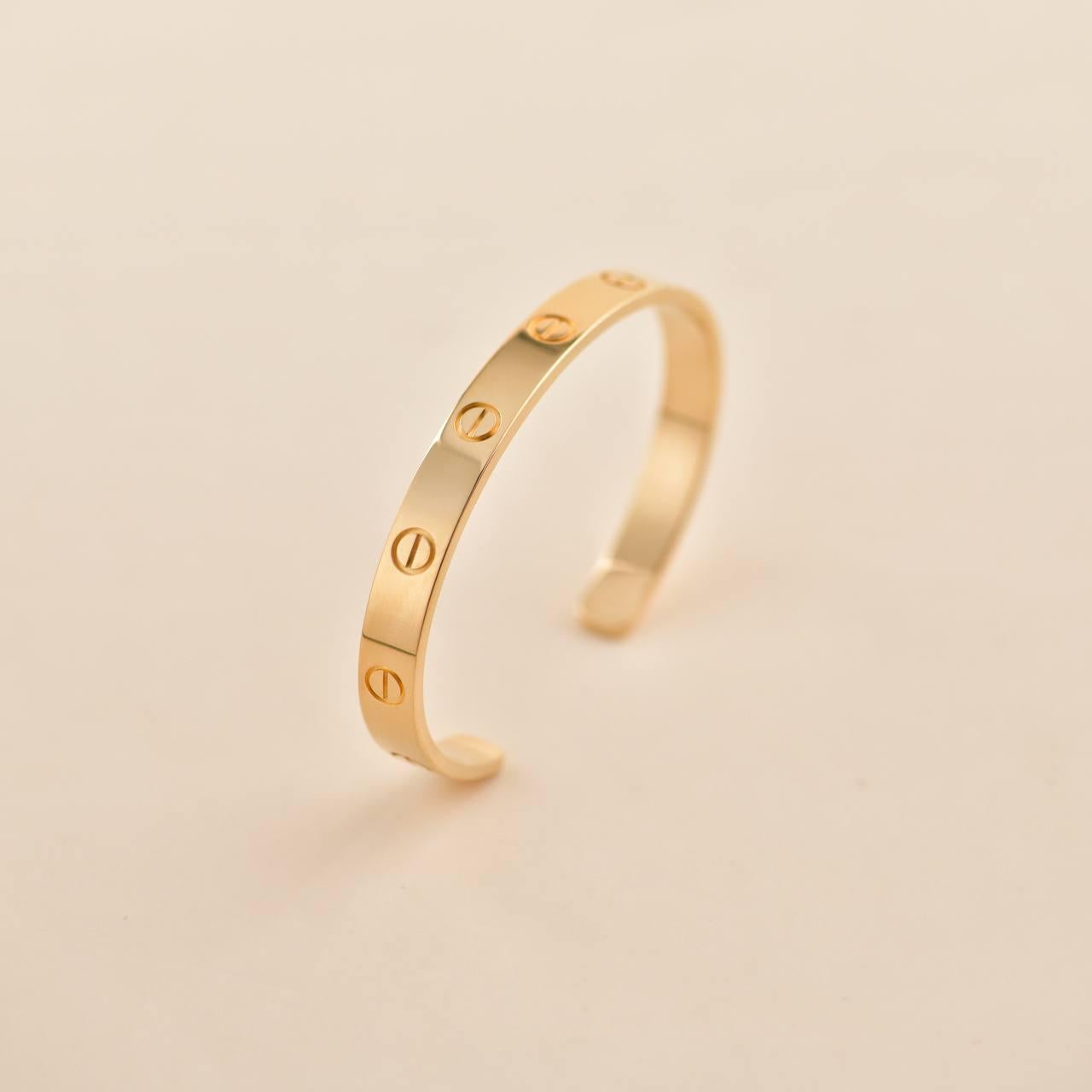 Cartier Manchette Love Bracelet en or jaune, taille 17 en vente 1