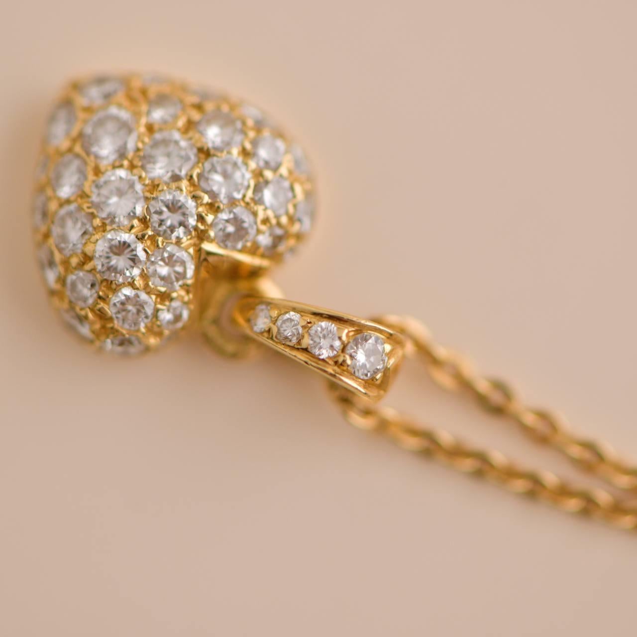 Taille brillant Cartier Pendentif cœur en or jaune et diamants en vente