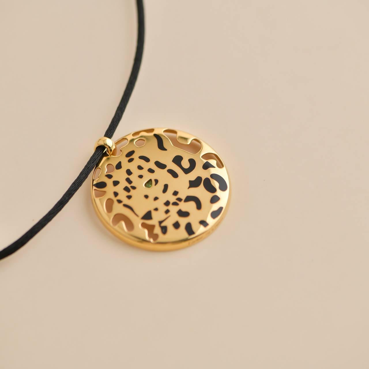Cartier Gelbgold Emaille Tsavorit Panthere Anhänger Kordel Halskette (Brillantschliff)