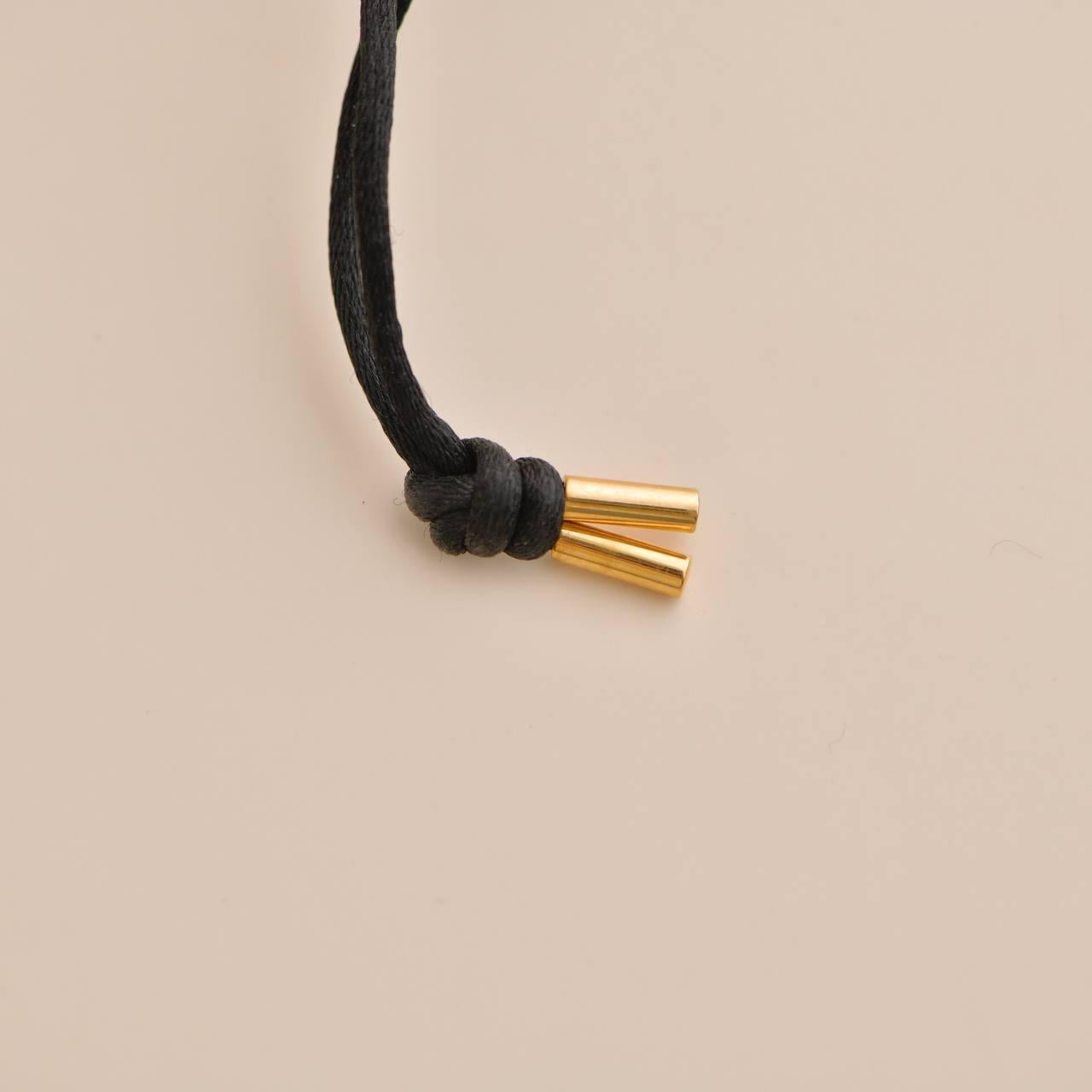 Cartier Gelbgold Emaille Tsavorit Panthere Anhänger Kordel Halskette für Damen oder Herren im Angebot