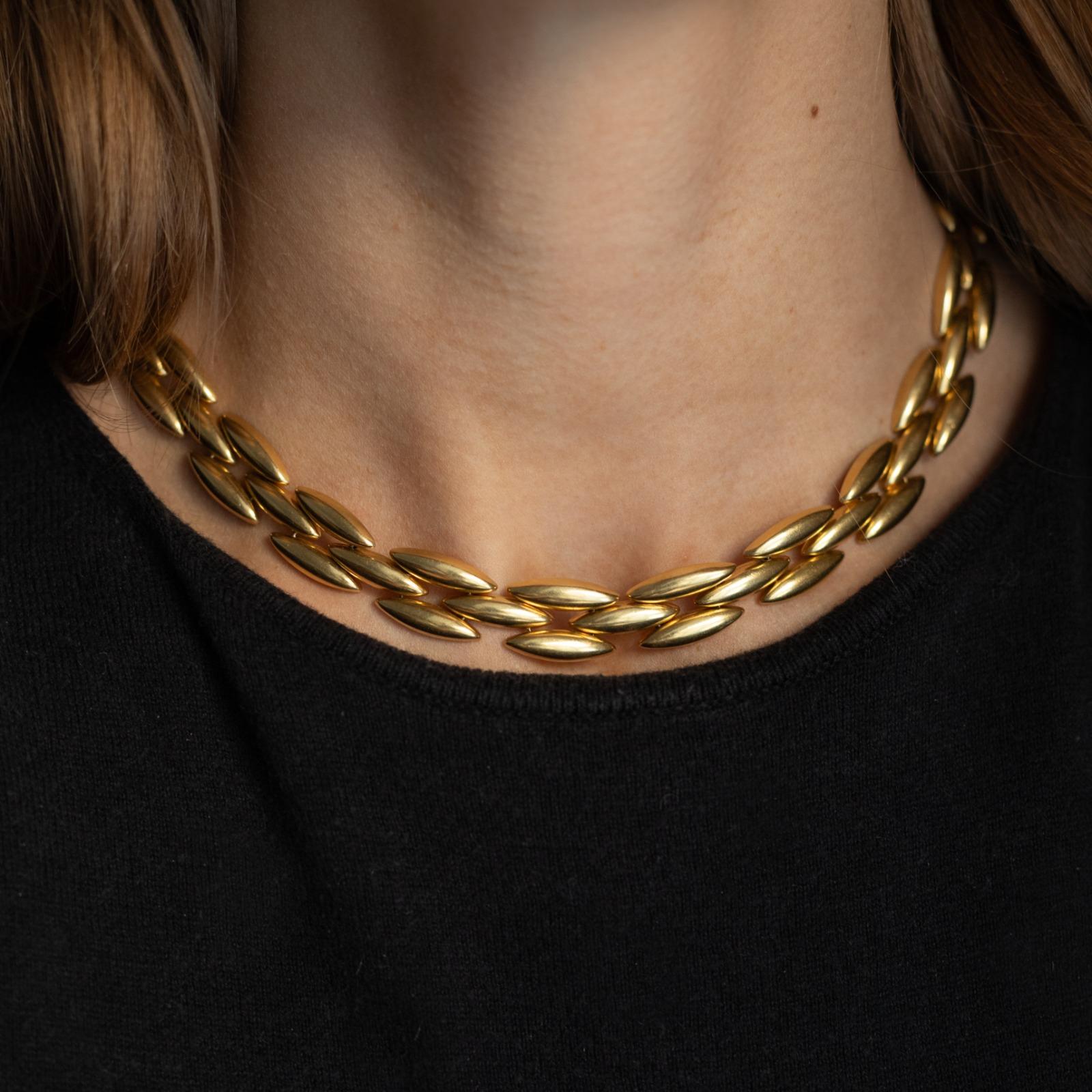 Cartier Collana Gentiane in oro giallo a tre file in oro giallo 18 carati In condizioni buone in vendita a London, GB