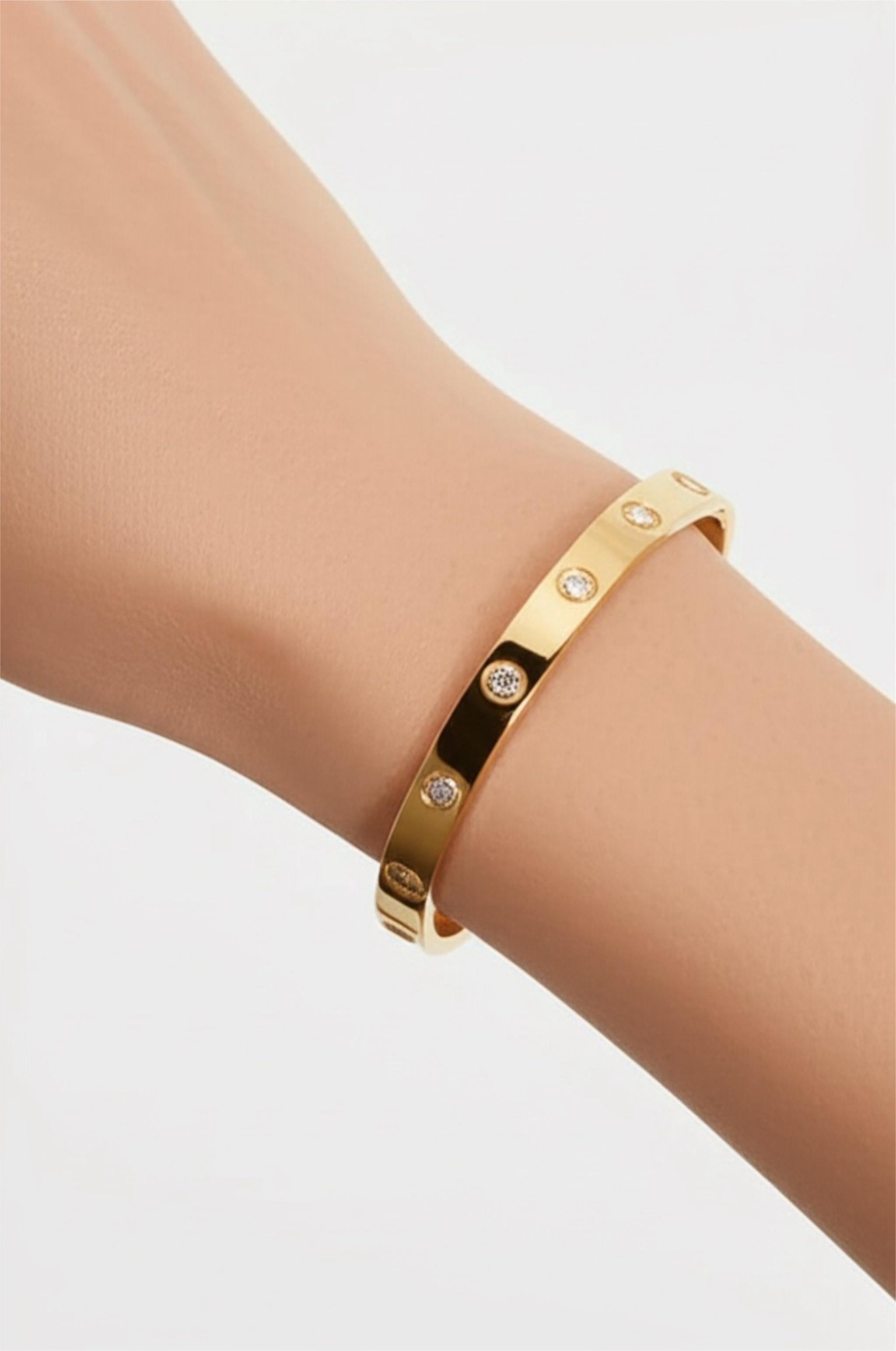 Bracelet Love en or jaune de Cartier 10 diamants taille 16 Unisexe en vente