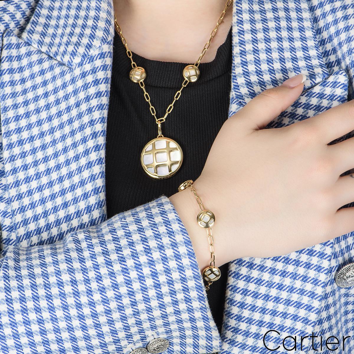 Cartier Set aus Halskette und Armband aus Gelbgold Pasha aus Perlmutt und Perlmutt im Angebot 1