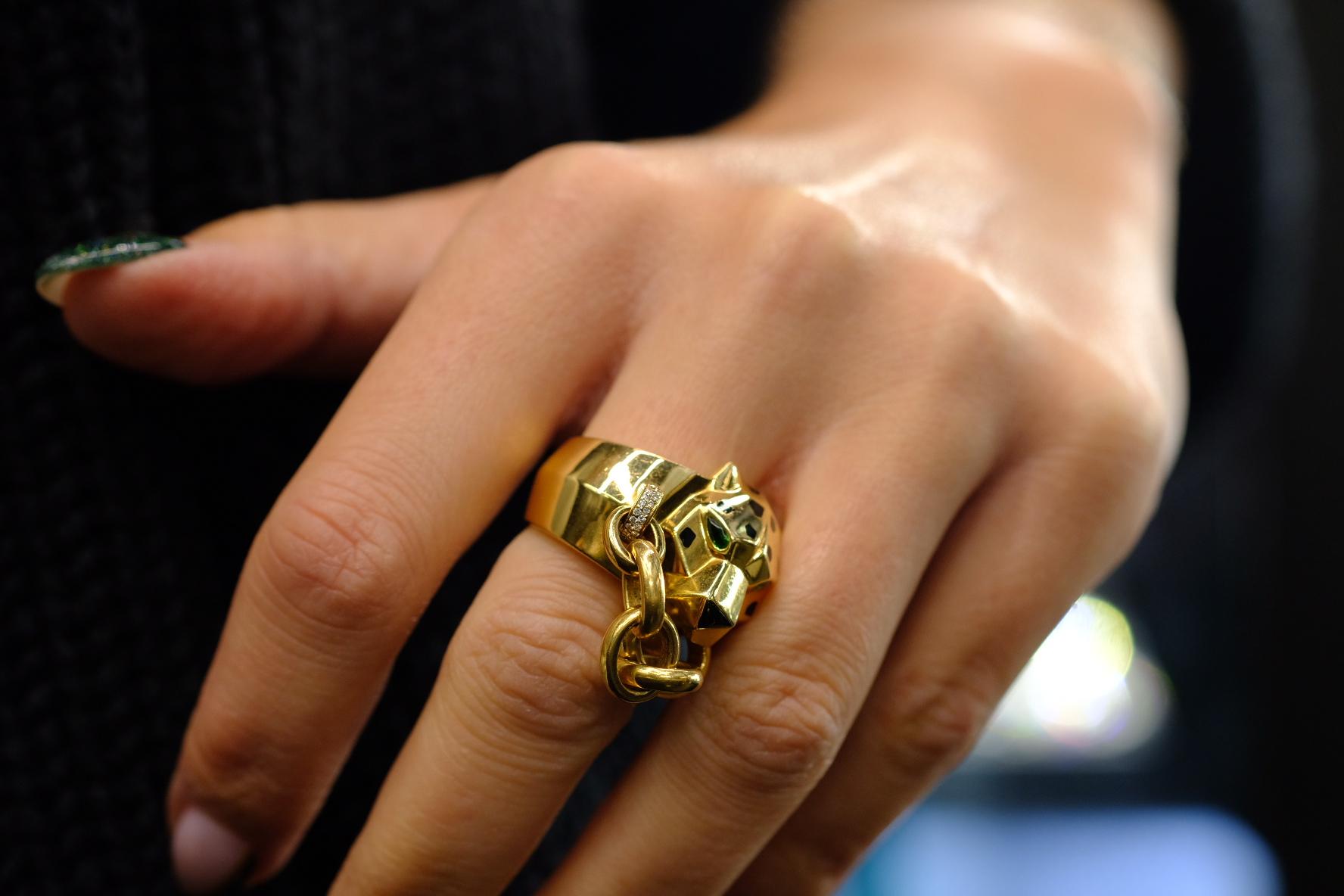 Round Cut Cartier 18K Yellow Gold Panther With The Chain in Mouth Ring