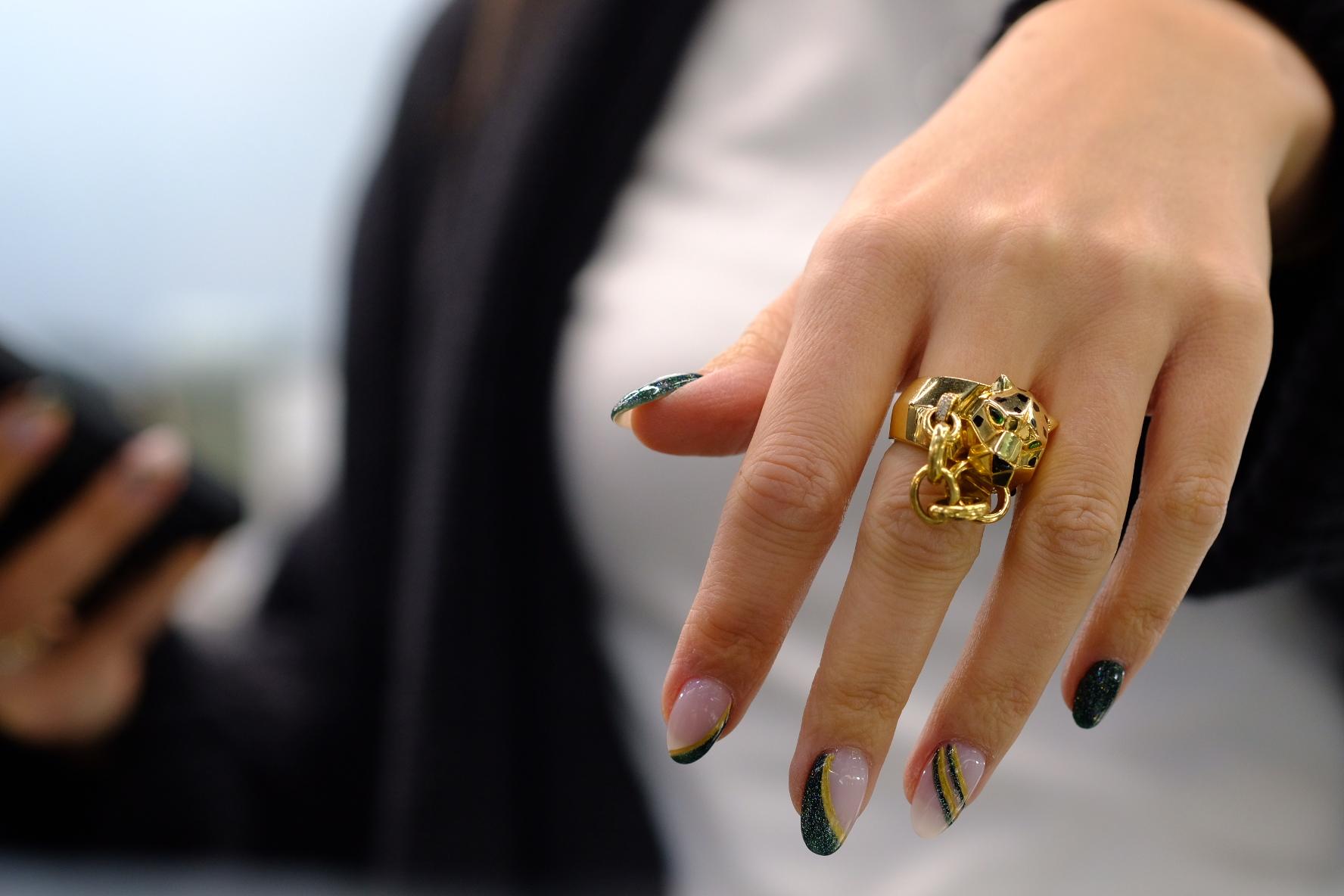 Cartier 18K Yellow Gold Panther With The Chain in Mouth Ring In Excellent Condition In New York, NY