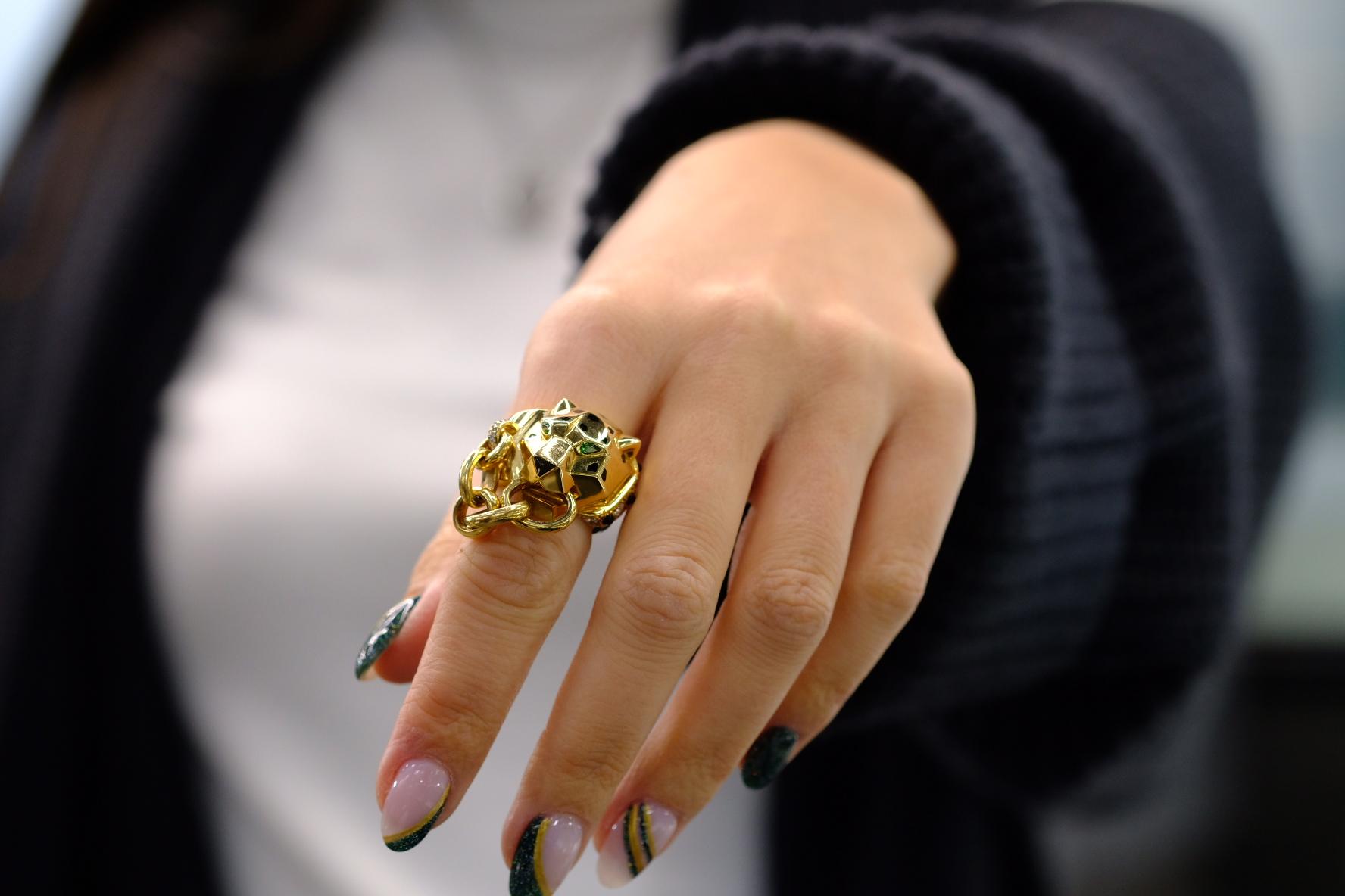 Women's Cartier 18K Yellow Gold Panther With The Chain in Mouth Ring