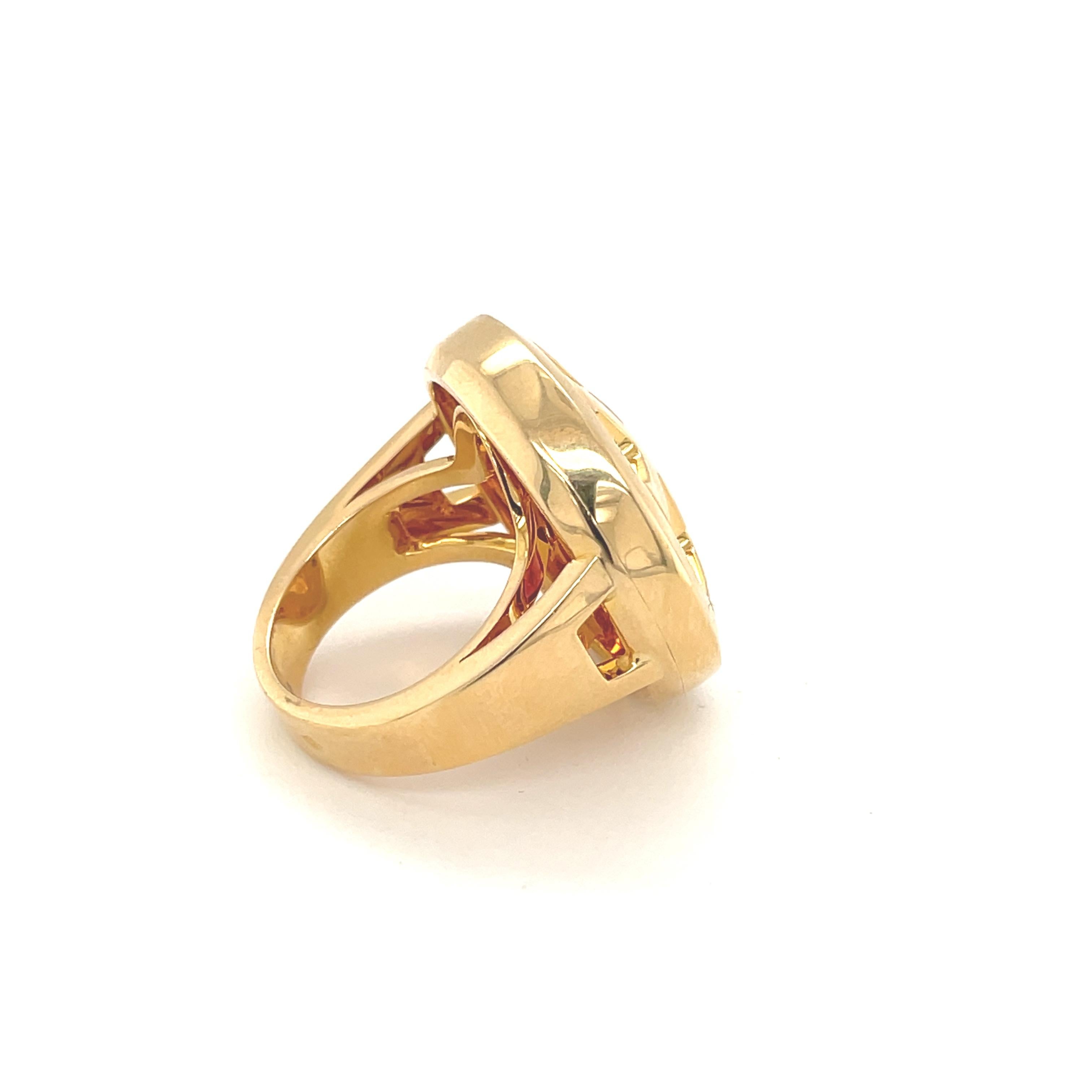 Gelbgold-Edelsteinring von Cartier mit Pascha-Perle im Zustand „Gut“ in Dallas, TX