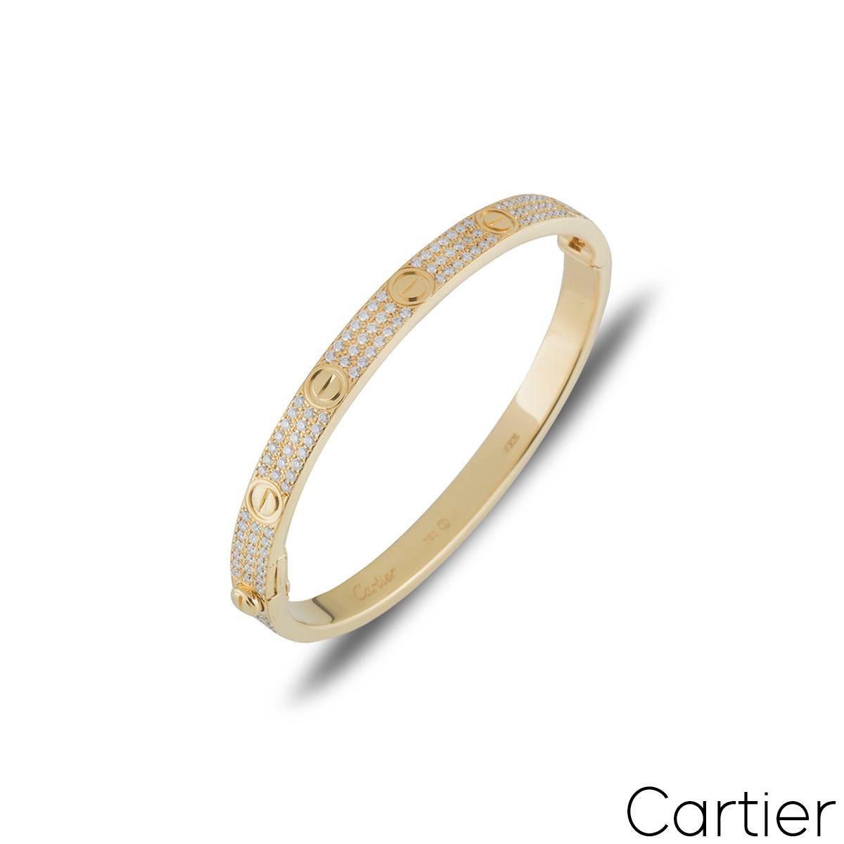 Ein Diamantarmband aus 18 Karat Gelbgold von Cartier aus der Collection'S Love. Das Armband zeigt das ikonische Schraubenmotiv am äußeren Rand und 204 runde Diamanten im Brillantschliff, die zwischen den einzelnen Schraubenmotiven gefasst sind. Das