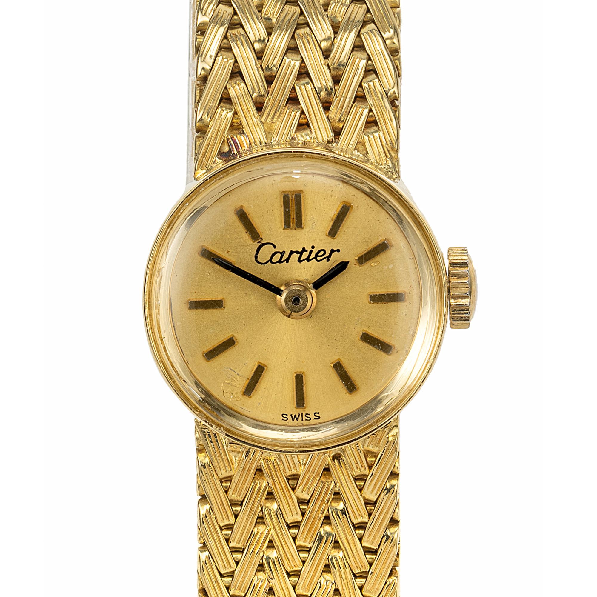 Eccezionale orologio d'epoca Cartier Universal Genève a carica manuale in oro giallo 18 carati degli anni '60 circa. Questo speciale orologio da donna è caratterizzato da un cinturino intrecciato e intricato con una chiusura sicura e una catena di