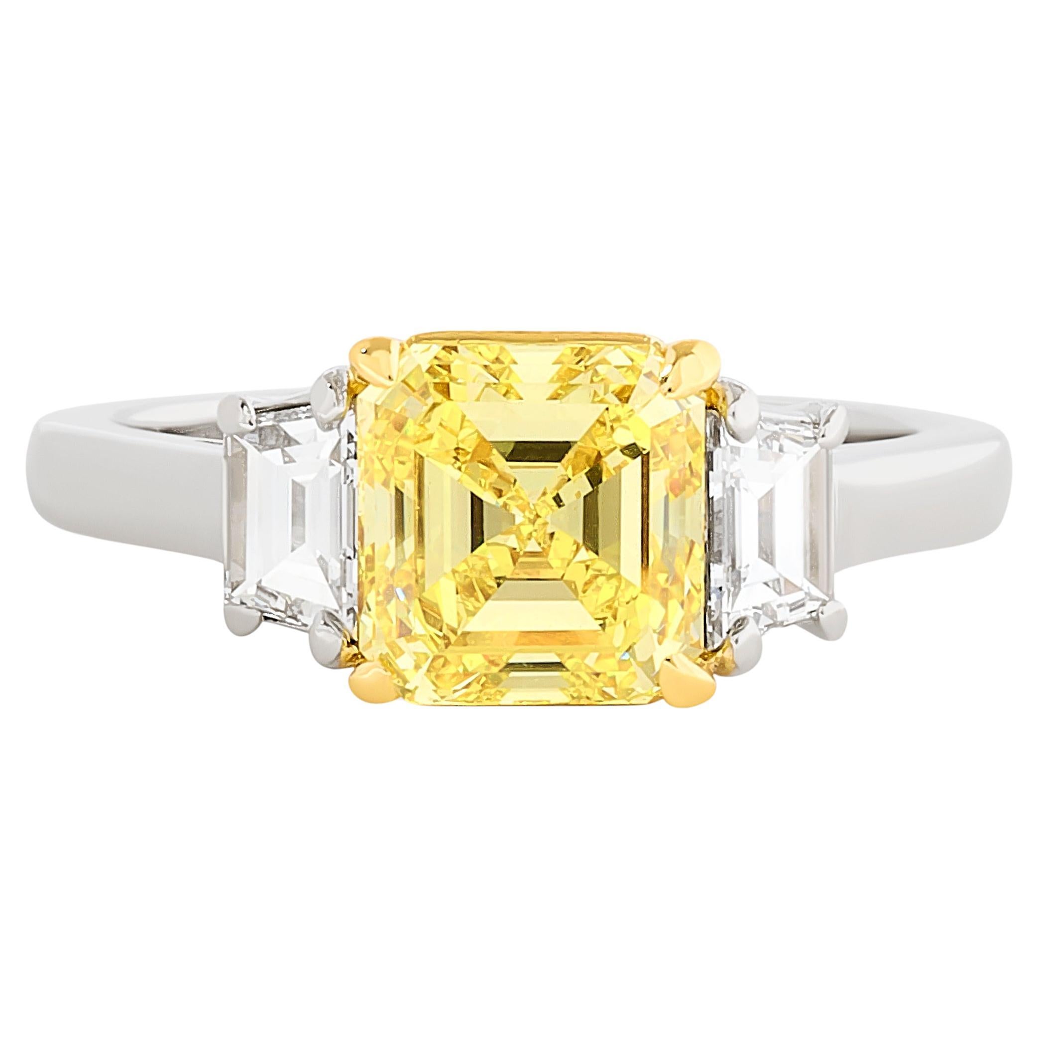 Cartier Gelber quadratischer Diamantring mit 3 Steinen im Smaragdschliff in Platin/18K Gelbgold im Angebot