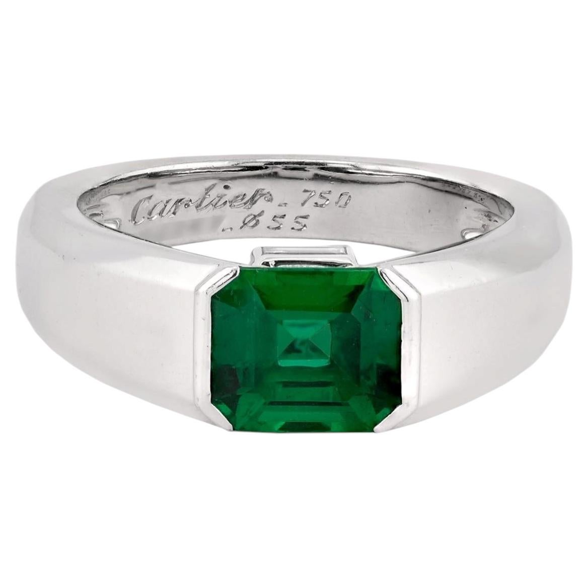 Cartier-Ring mit Smaragd aus Sambia und Diamanten aus 18-karätigem Weißgold
