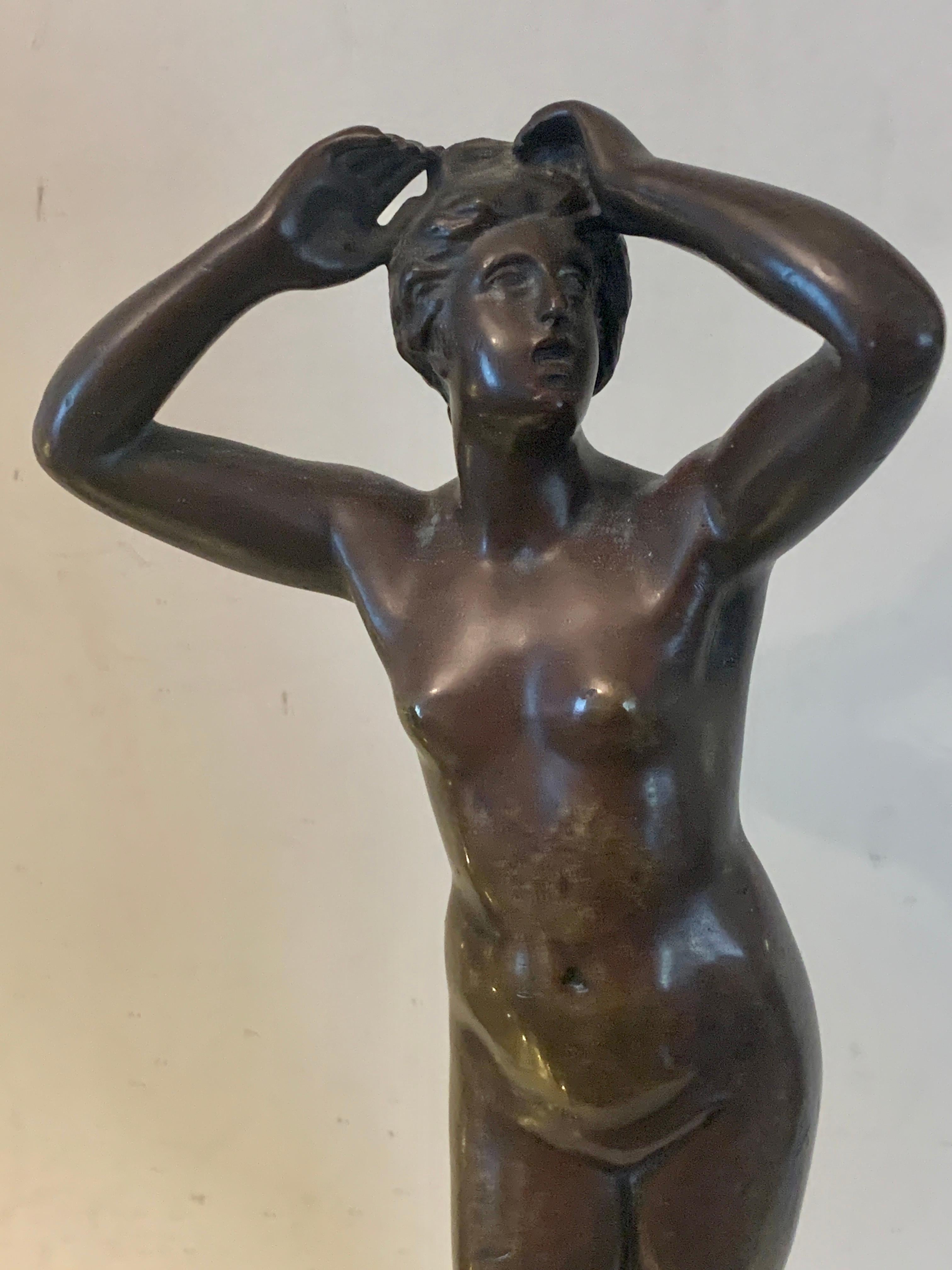 Französische Bronze aus dem 19. Jahrhundert, die eine nackte Frau im Stehen zeigt. (Viktorianisch), Sculpture, von Cartinet
