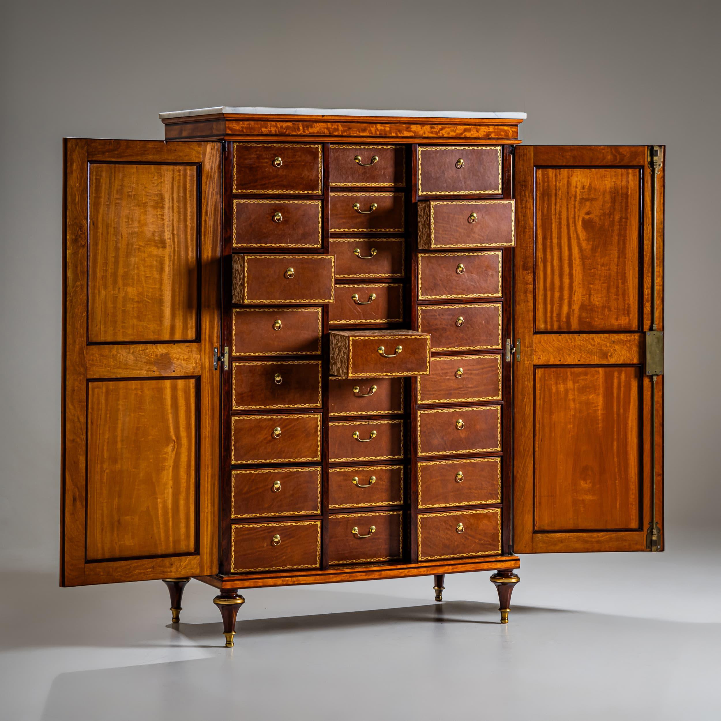 Cartonnier, timbro Claude Charles Saunier, Francia, circa 1790 In condizioni buone in vendita a Greding, DE