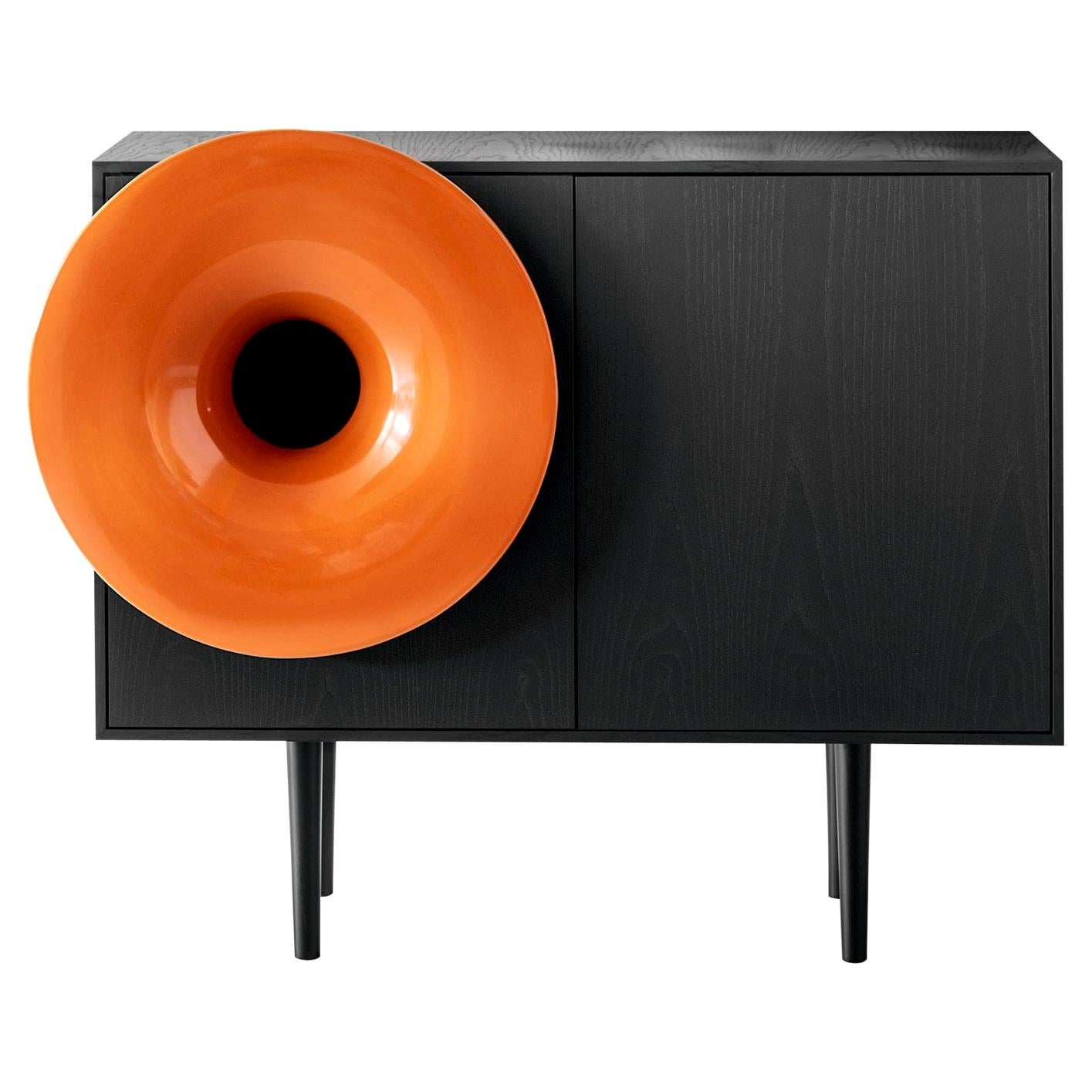 Caruso-Schrank aus schwarzer Esche mit orangefarbener Keramik von Paolo Cappello