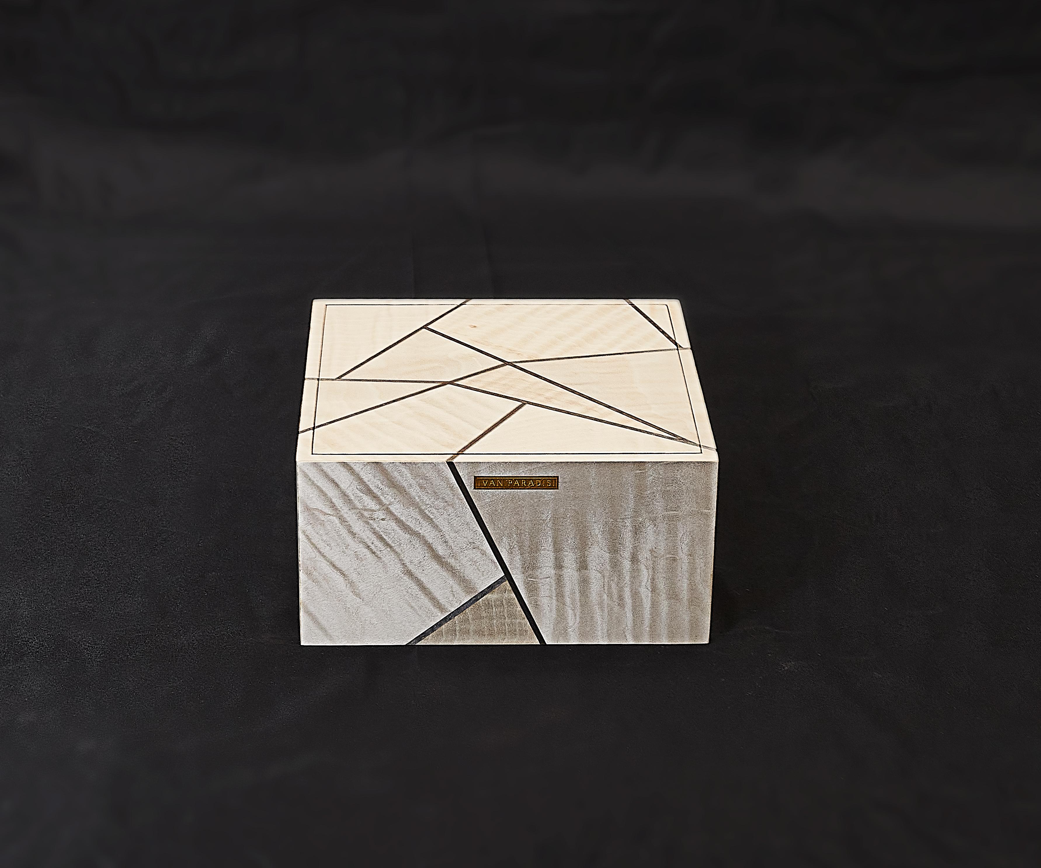 Caruso box is handmade from precious type of wood. Its simple, like accompaniment to Caruso song, design doesn’t need more, as the beauty is in the delicate work of an artisan: the wood is cut in various forms creating a kind of mosaic lined up by