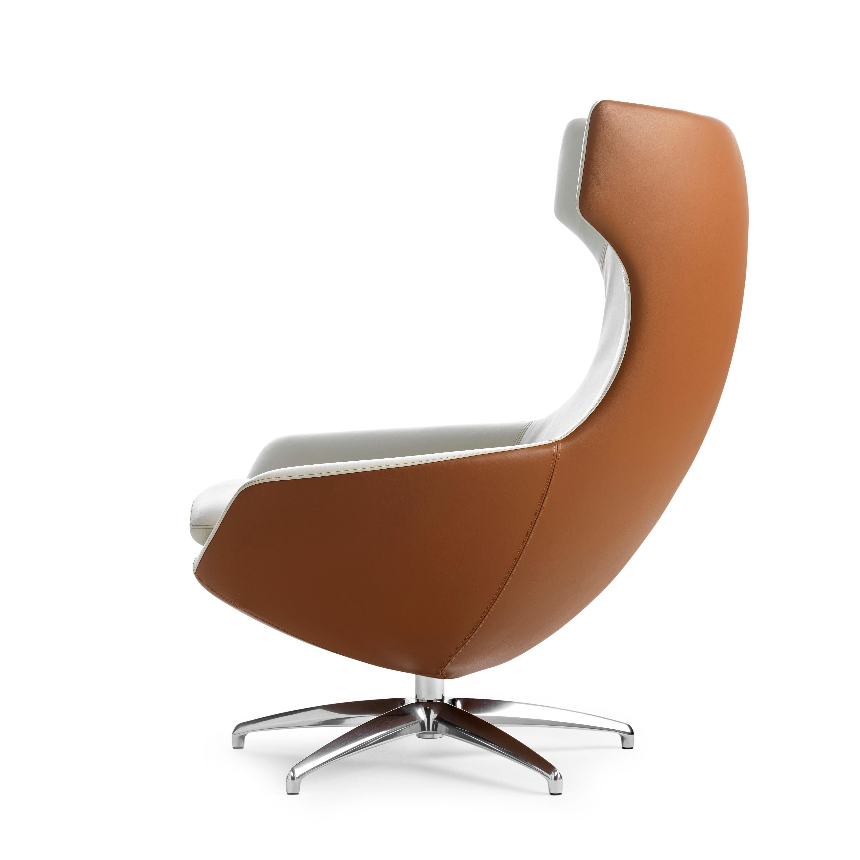 The stylish combination of comfort and design makes Caruzzo perfect for use in contemporary spaces and also won the famous Red Dot Design Award. The ergonomically-shaped swivel armchair with high back and the ‘ears’ at both sides, offer the highest