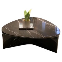 Table basse Carv en noir, marbre Nero Marquina de Daniel Fintzi pour Formar