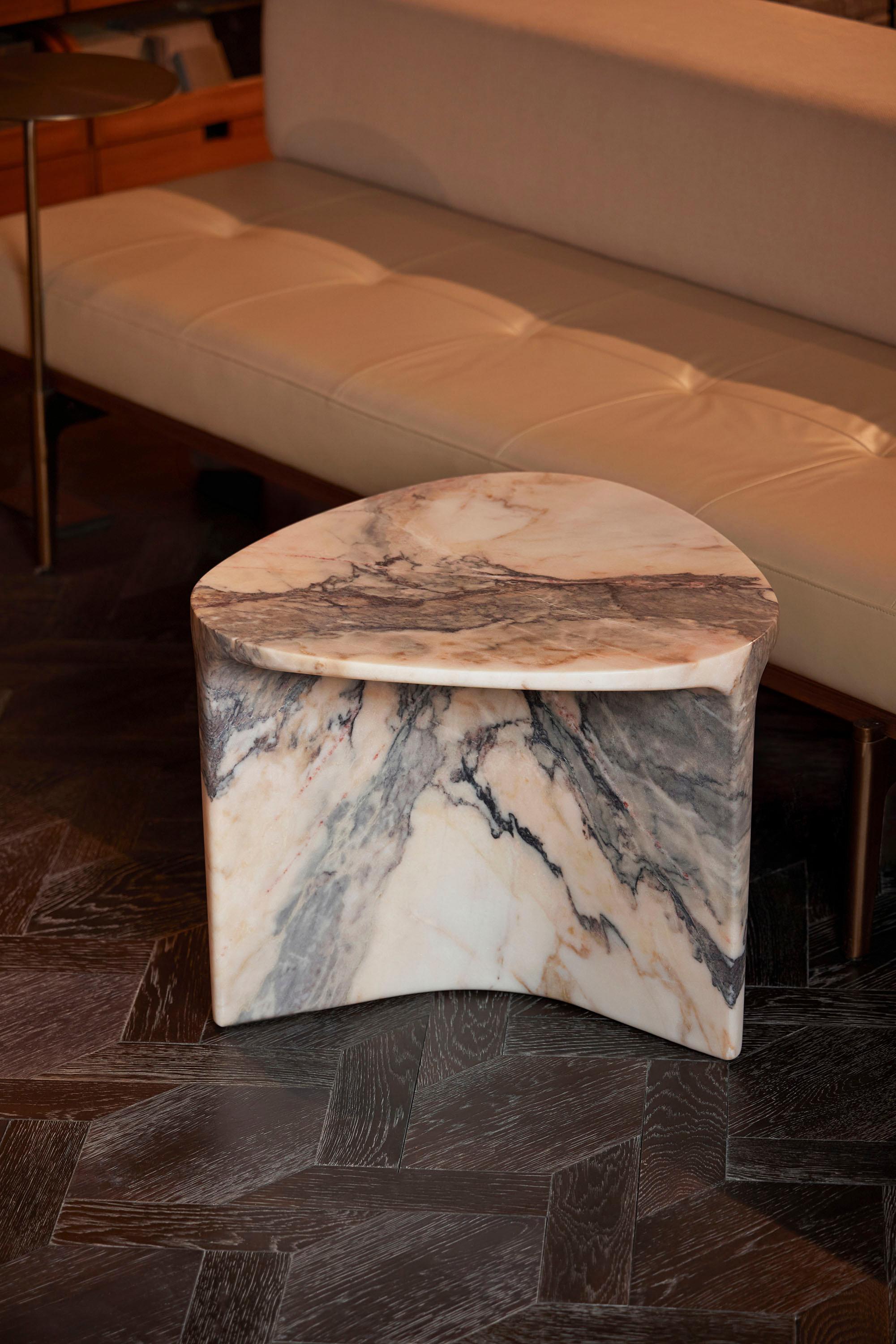 Carv Occasional Table in Calacatta Viola marble by Daniel Fintzi for Formar In New Condition For Sale In 中西區, HK