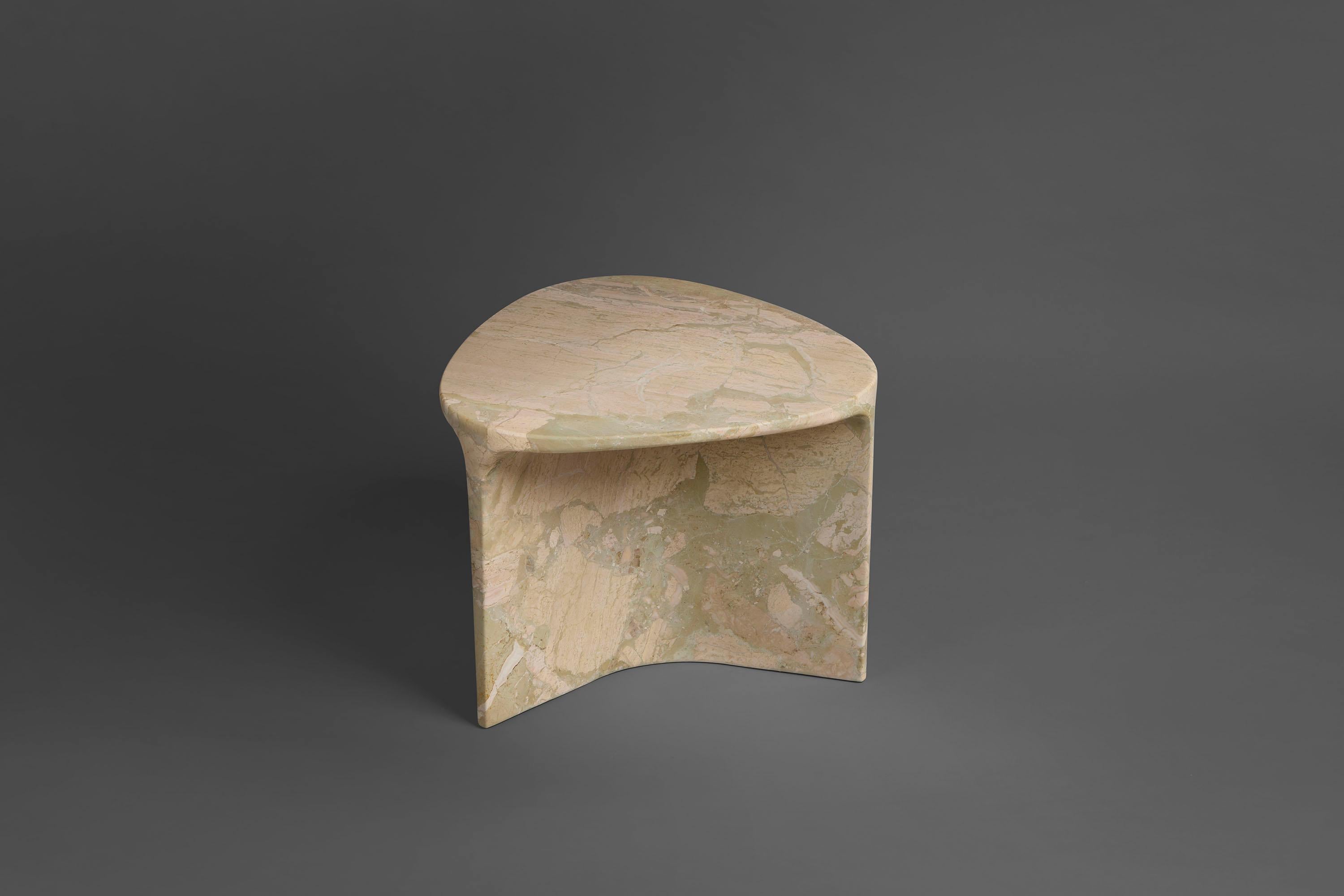Moderne Table d'appoint Carv en marbre Ceppo Monet de Daniel Fintzi pour Formar en vente