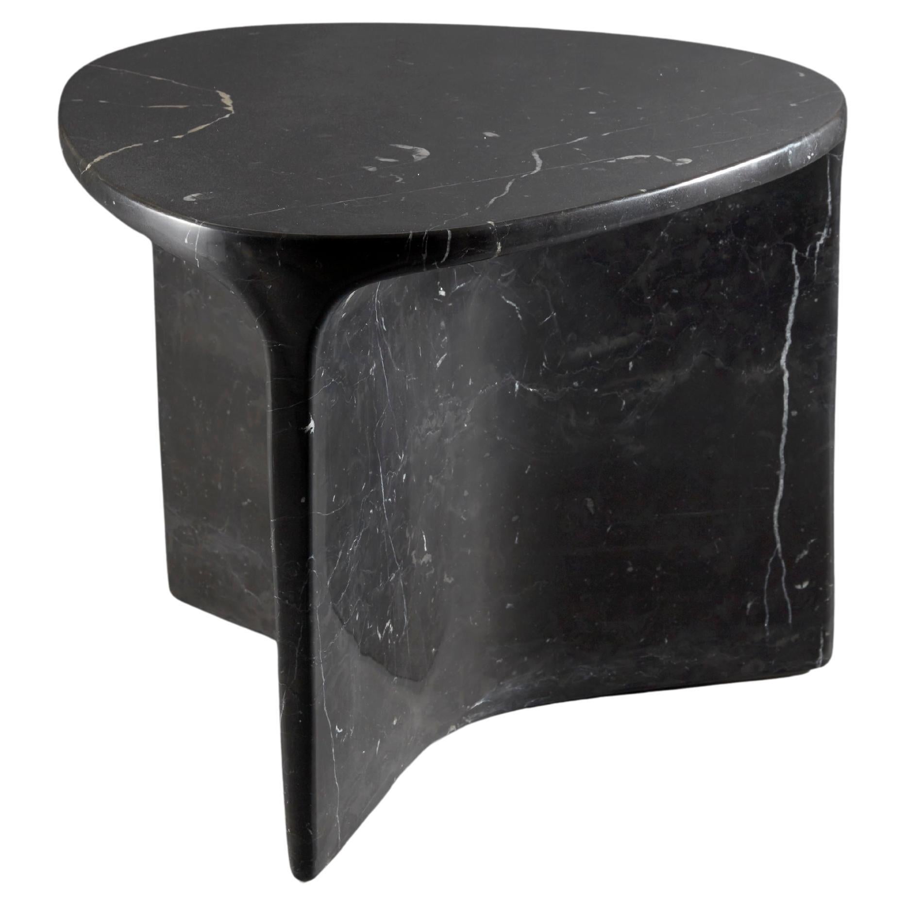 Tavolo Occasionale Carv in Marmo Nero Marquina di Daniel Fintzi per Formar