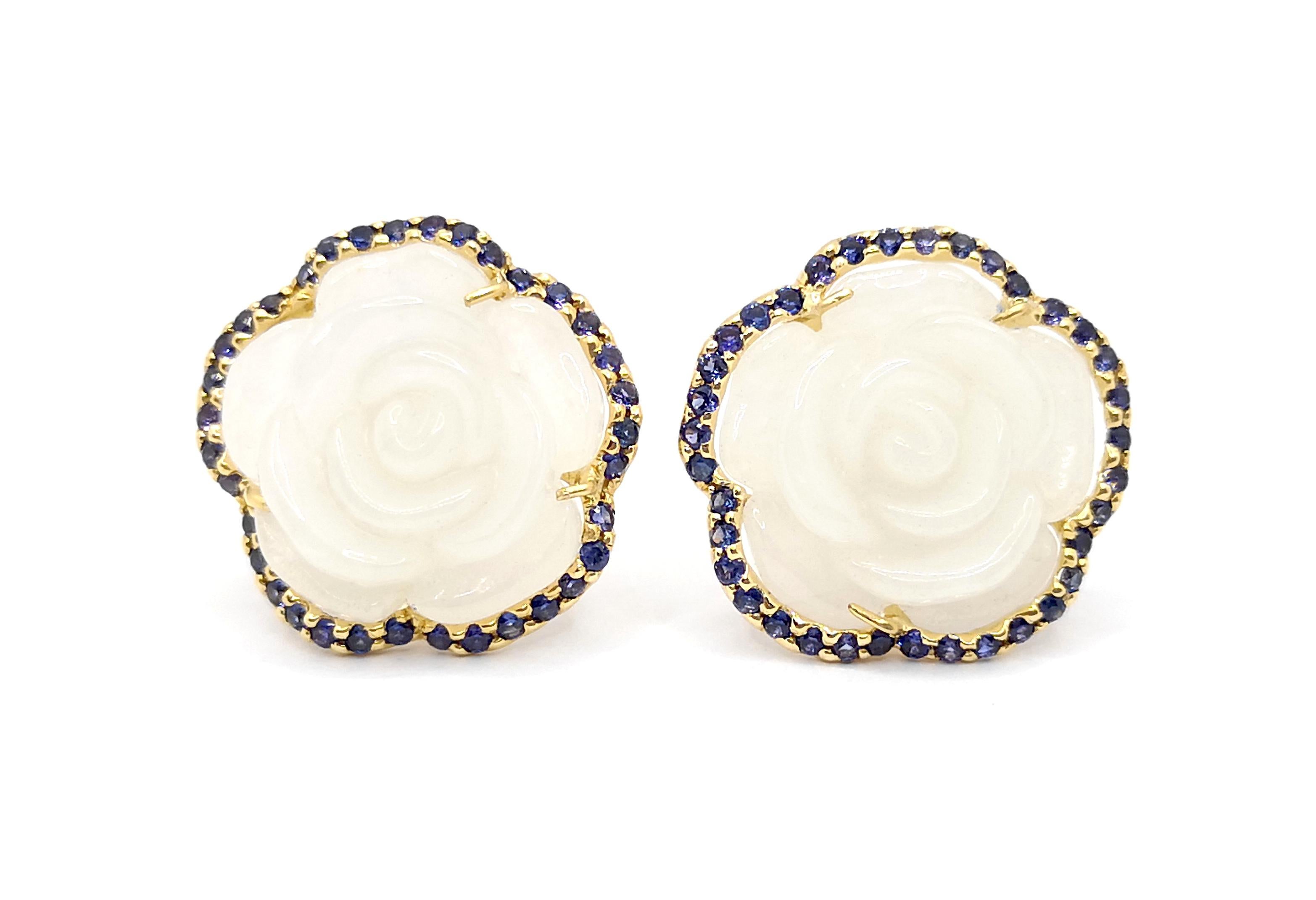Carve Flower Jade with Purple Sapphire Earrings set in 18K Gold Settings For Sale 4