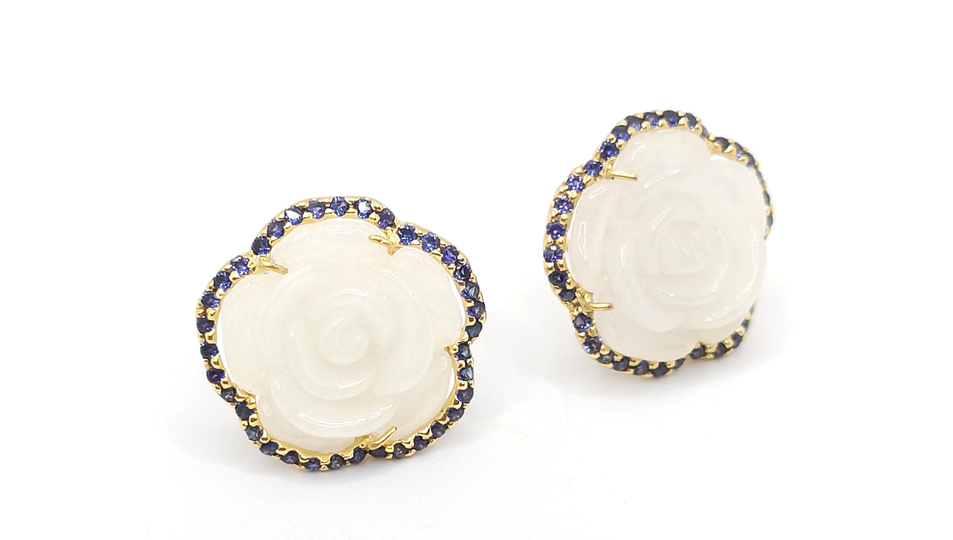 Carve Flower Jade with Purple Sapphire Earrings set in 18K Gold Settings For Sale 5