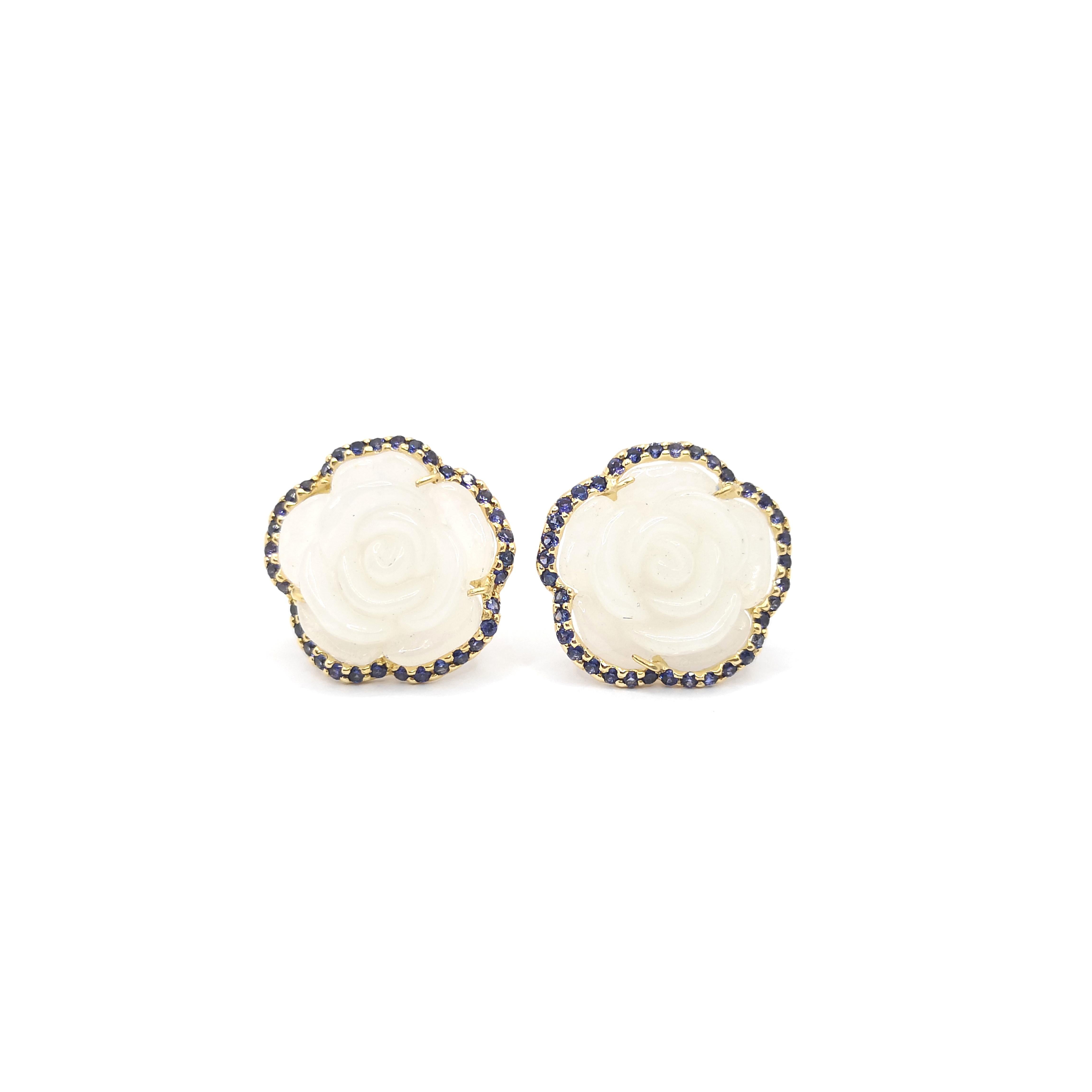 Carve Flower Jade with Purple Sapphire Earrings set in 18K Gold Settings For Sale 1