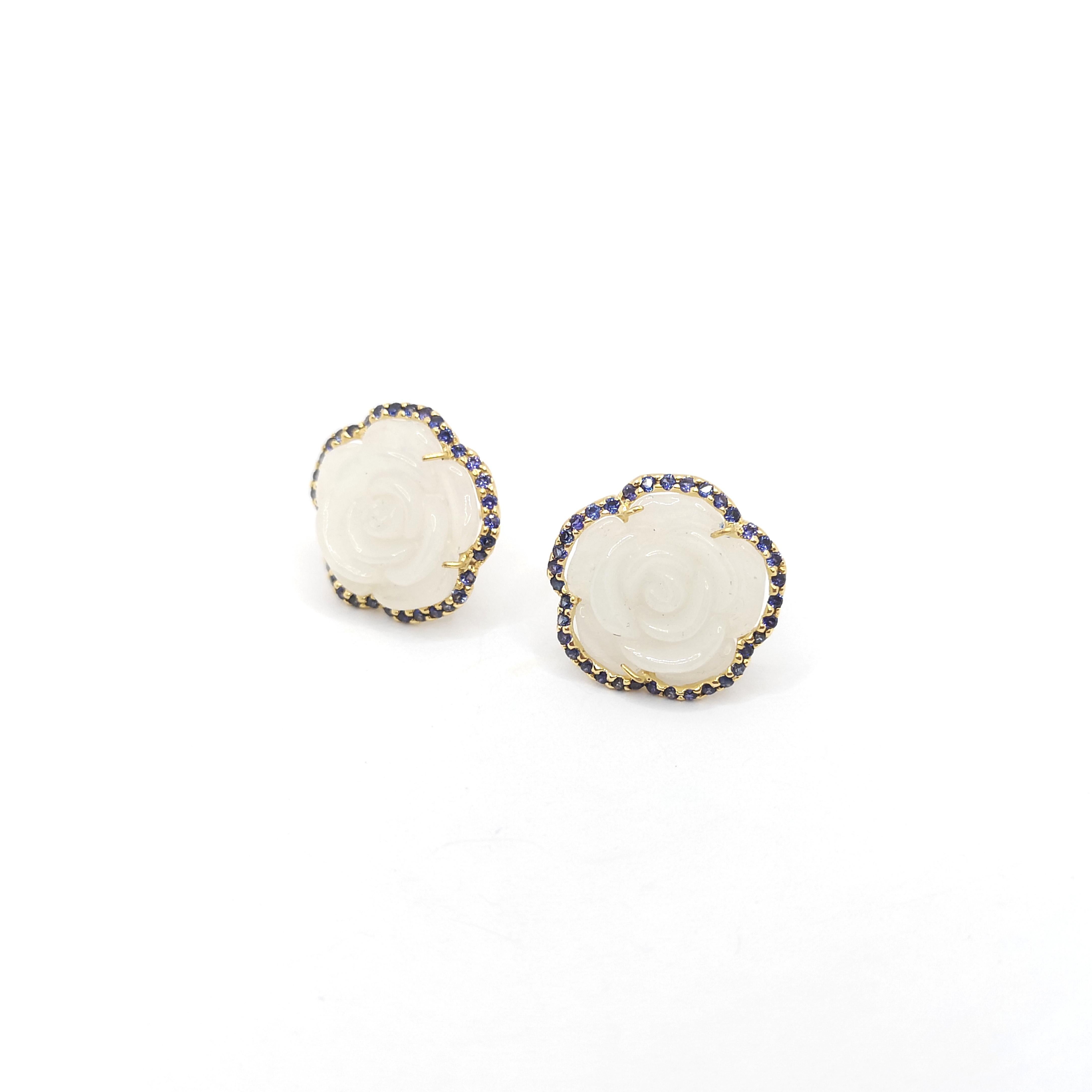 Carve Flower Jade with Purple Sapphire Earrings set in 18K Gold Settings For Sale 2