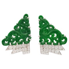 Pendientes de Jade Tallado con Diamantes engastados en Oro Blanco de 18 K