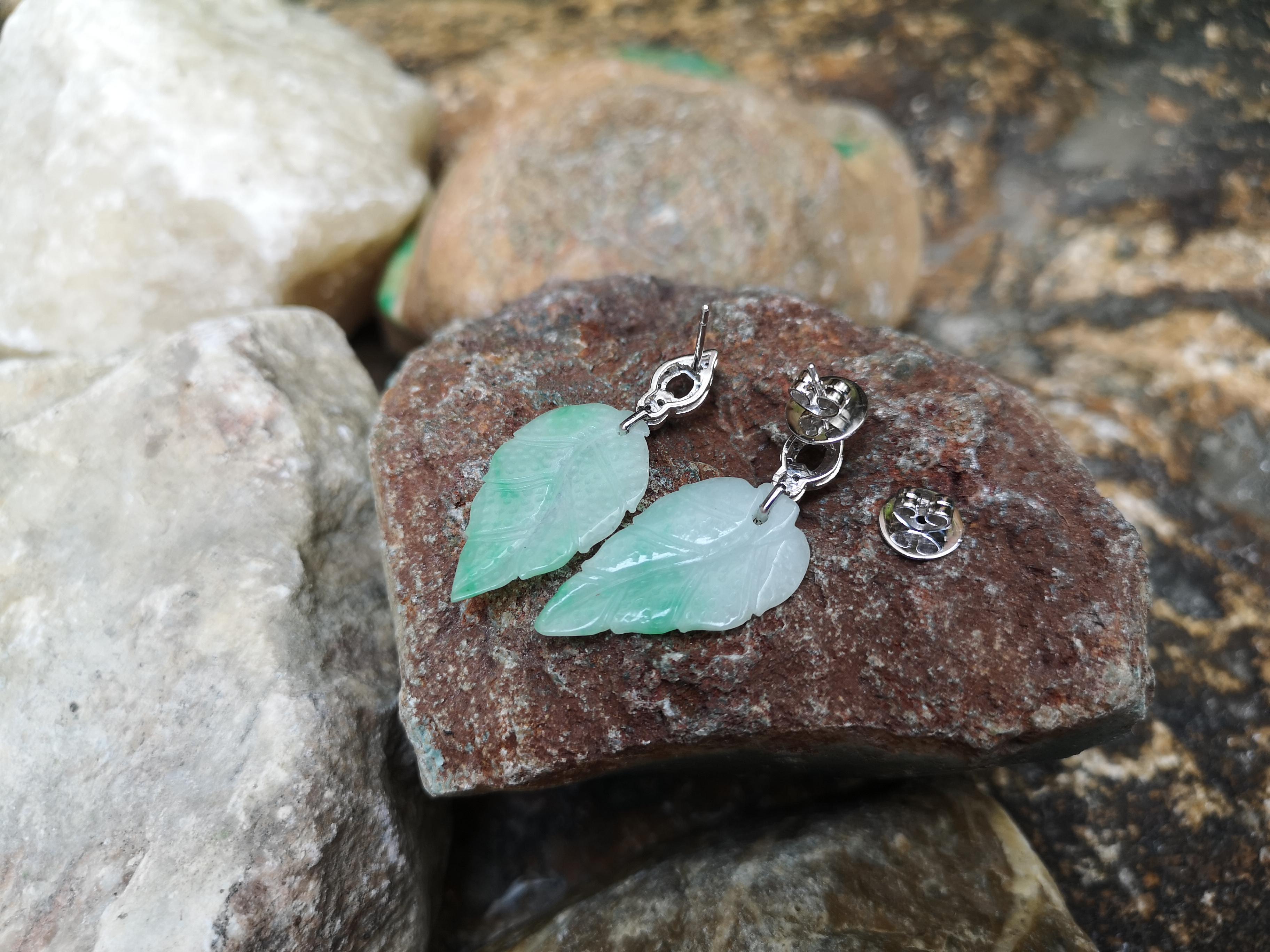 Carve Jade with Diamond Leaf Earrings Set in 18 Karat White Gold Settings In New Condition For Sale In Bangkok, TH