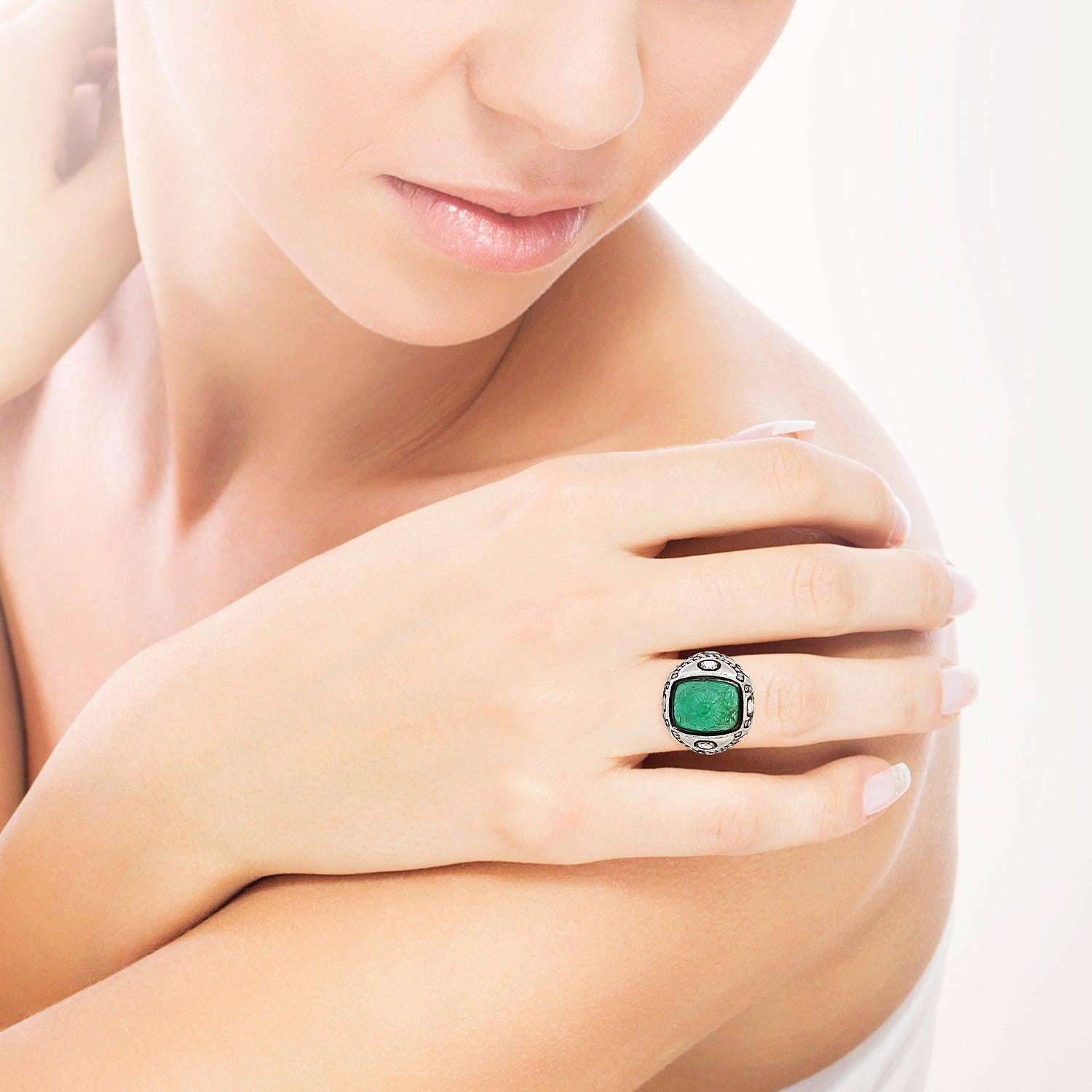 For Sale:  Carved 11.85 Carats Emerald Diamond 18 Karat Gold Ring 2