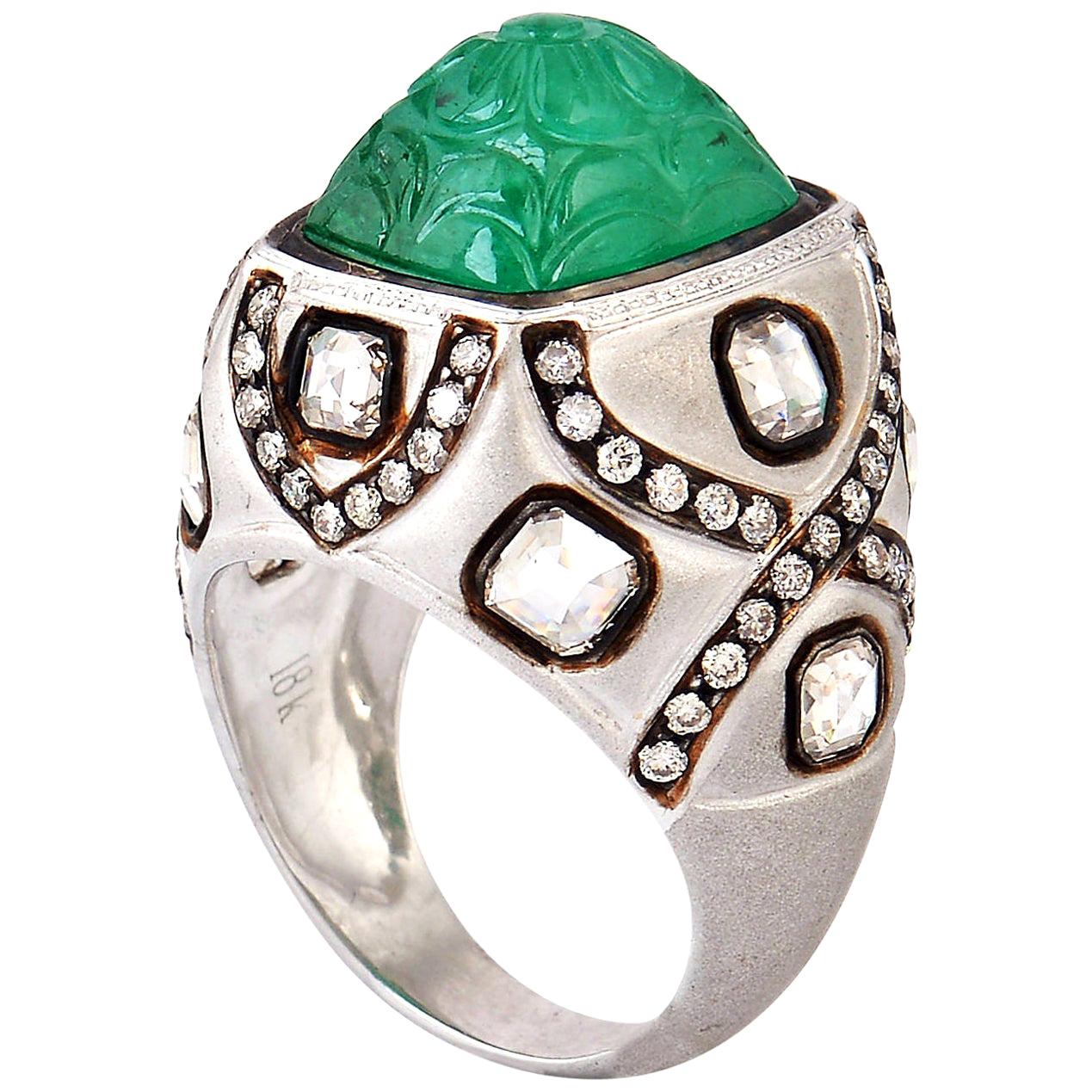 Carved 11.85 Carats Emerald Diamond 18 Karat Gold Ring