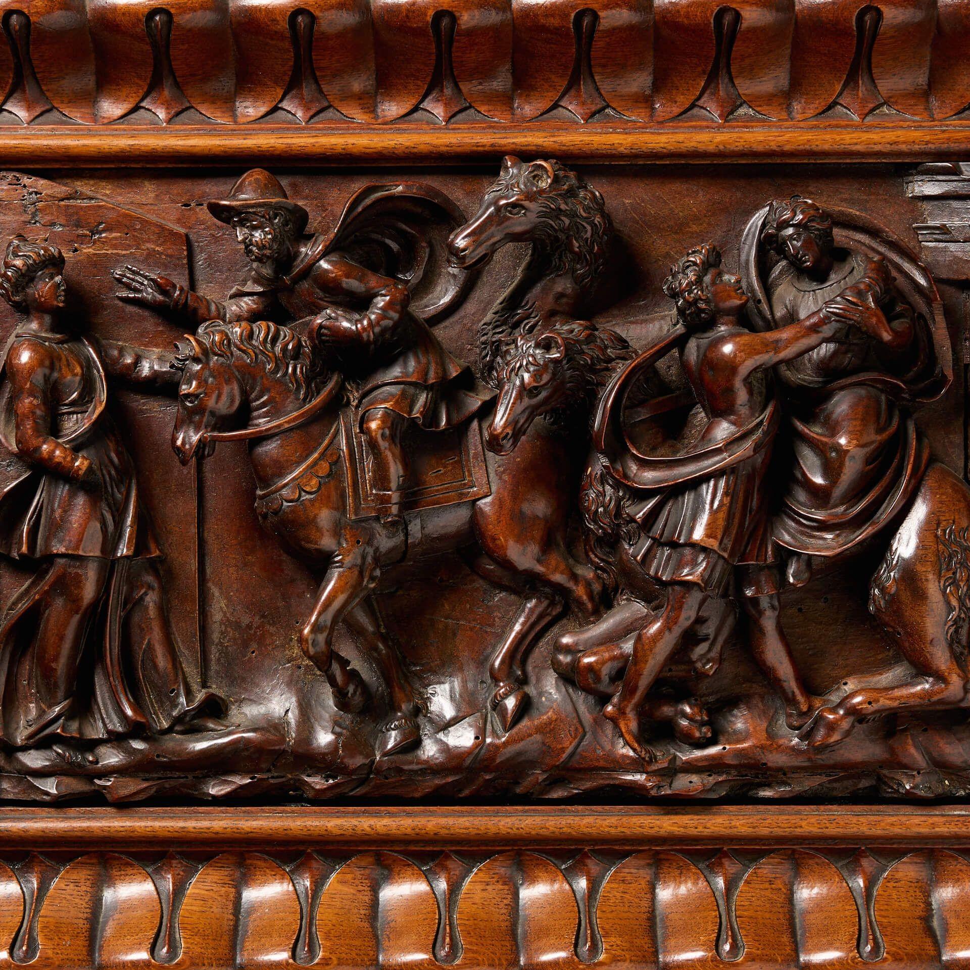 Geschnitzte dekorative Renaissance-Wandtafel aus dem 17. Jahrhundert (Italienisch) im Angebot