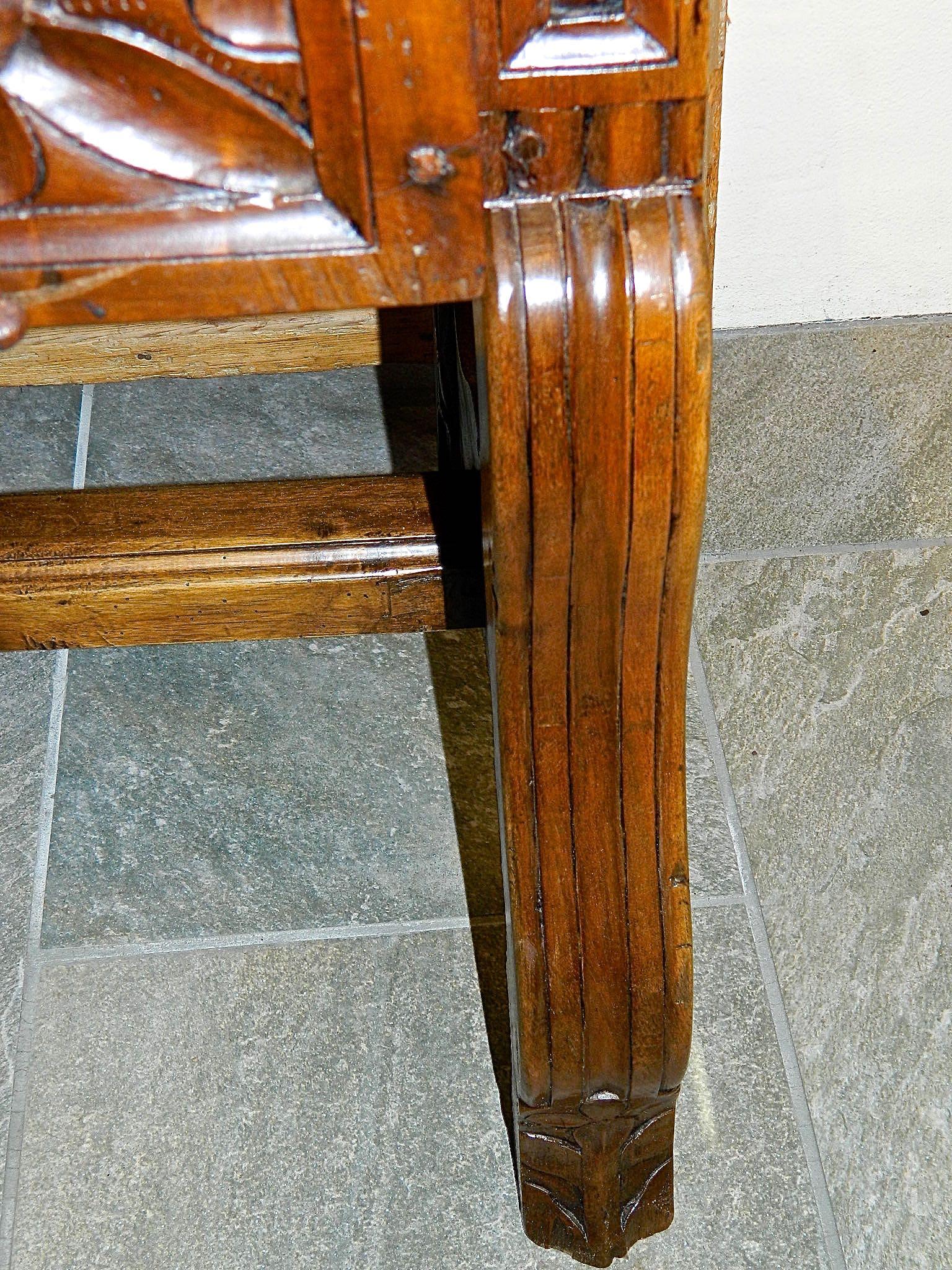 Carved 17th Century Two-Drawer Spanish Library Table (Eichenholz)