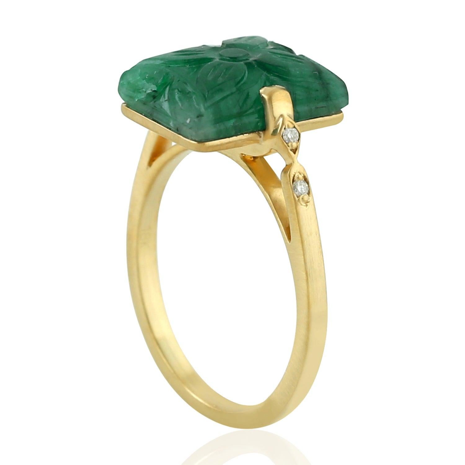 For Sale:  Carved 14 Karat Gold Emerald Diamond Ring 3