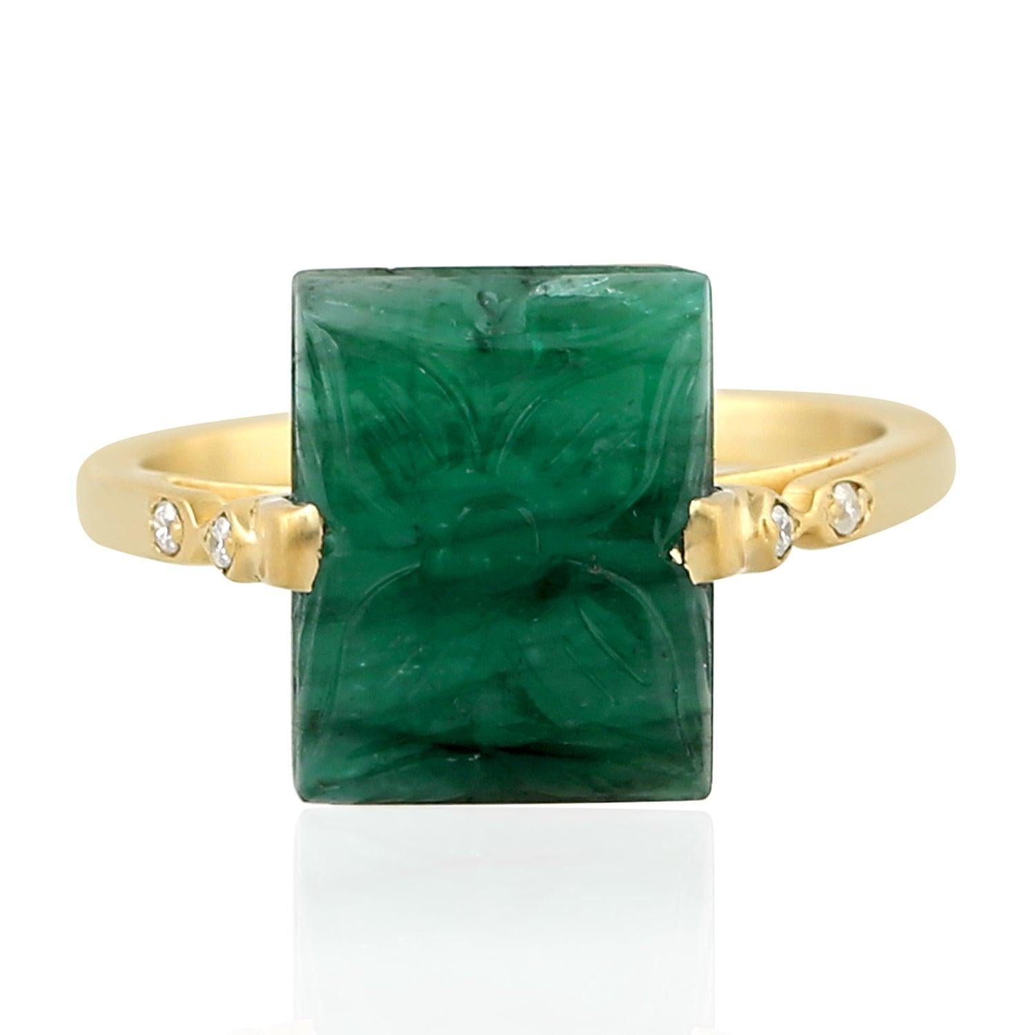 For Sale:  Carved 14 Karat Gold Emerald Diamond Ring 4