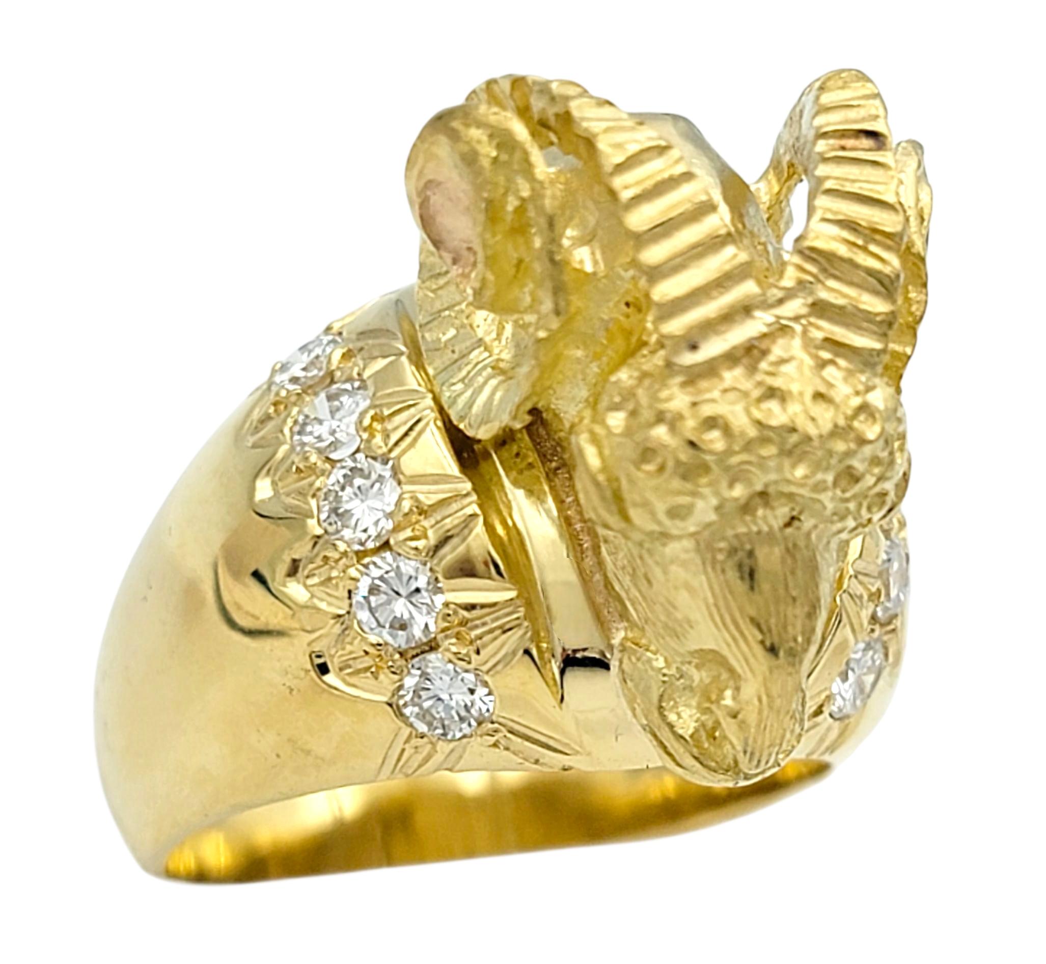 Contemporain Bague de cocktail en or jaune 18 carats avec motif de bélier et diamants en vente