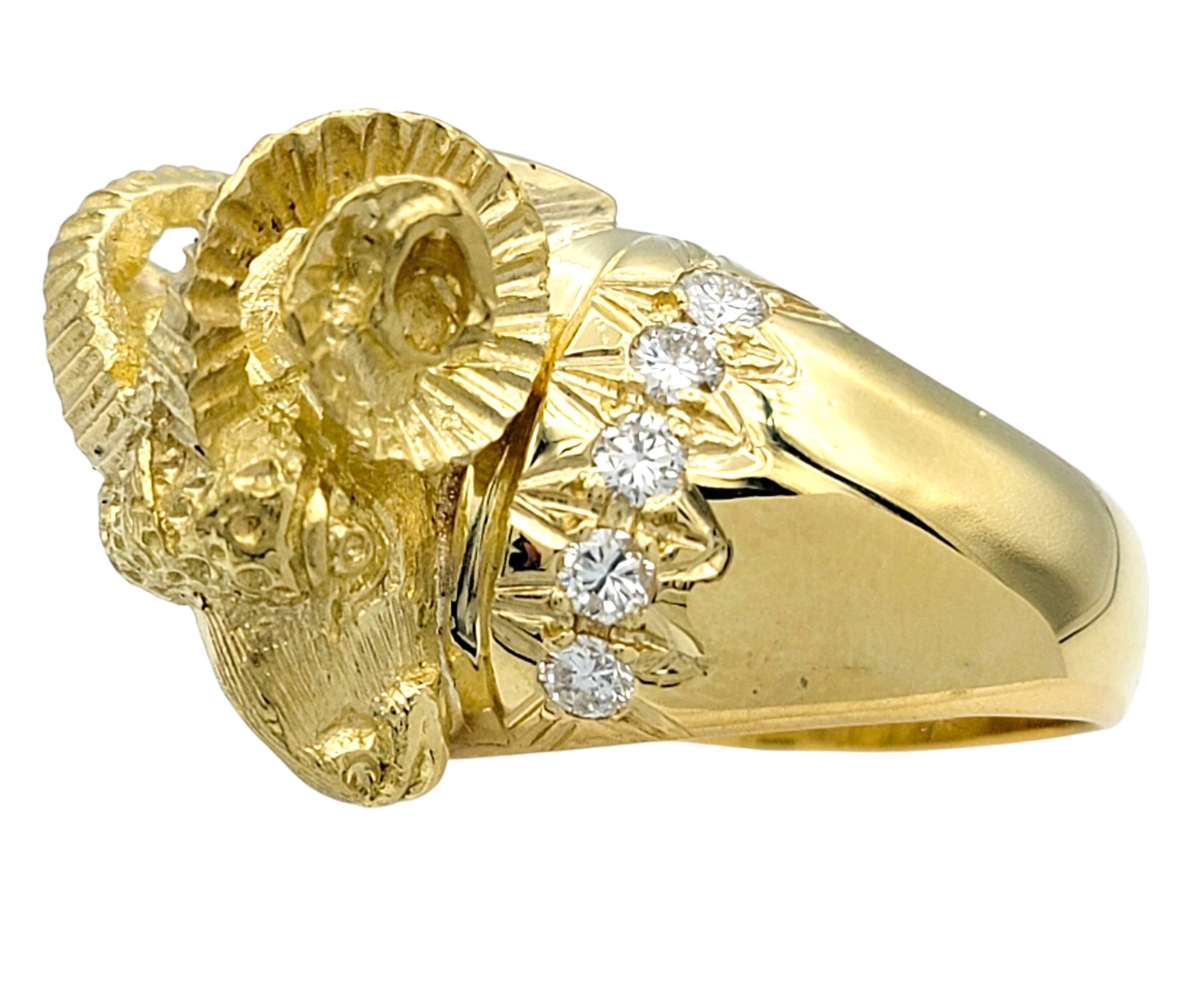 Bague de cocktail en or jaune 18 carats avec motif de bélier et diamants Bon état - En vente à Scottsdale, AZ