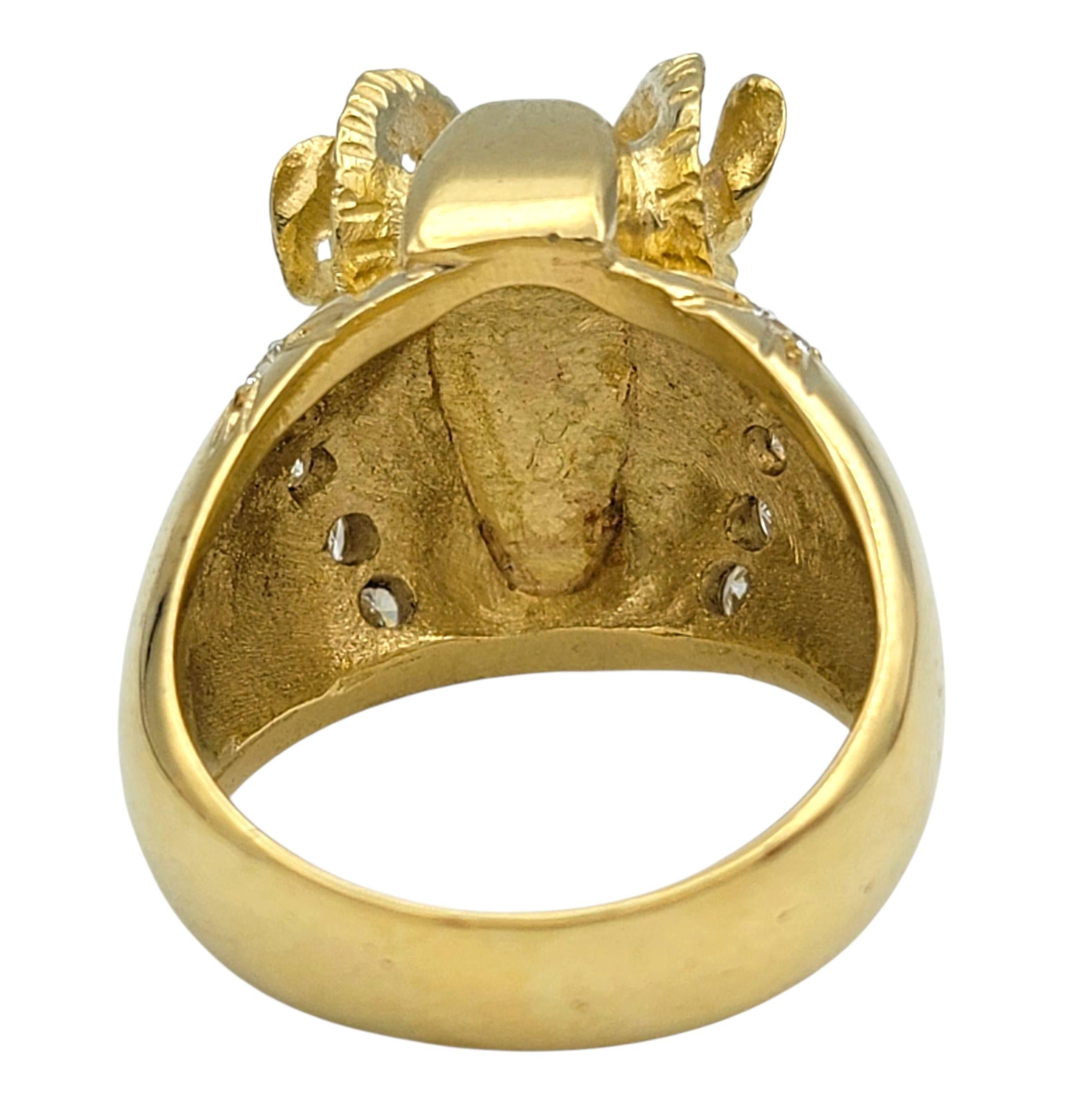 Bague de cocktail en or jaune 18 carats avec motif de bélier et diamants en vente 2