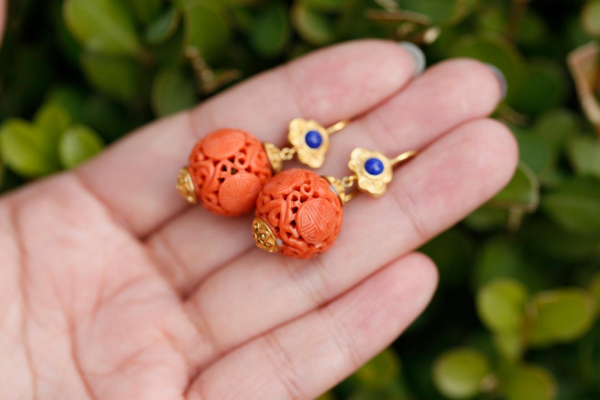 Carved 19th Chinese Antique Coral & Lapis Lazuli 18 Karat Gold Bespoke Earrings 2