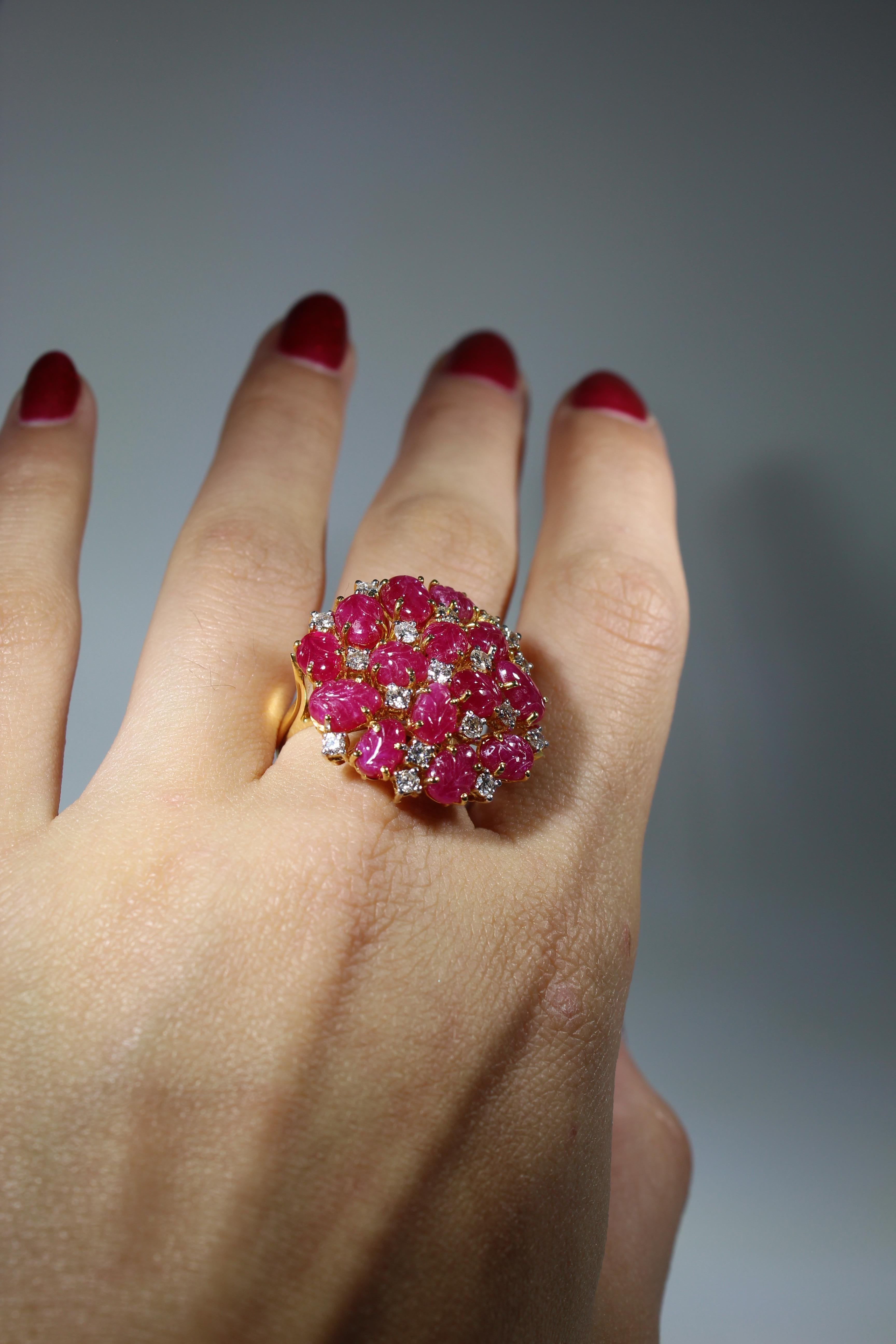 Carved 3.80 Carat Ruby and 0.85 Carats Diamond 18K Gold Ring  In Excellent Condition For Sale In New York, NY