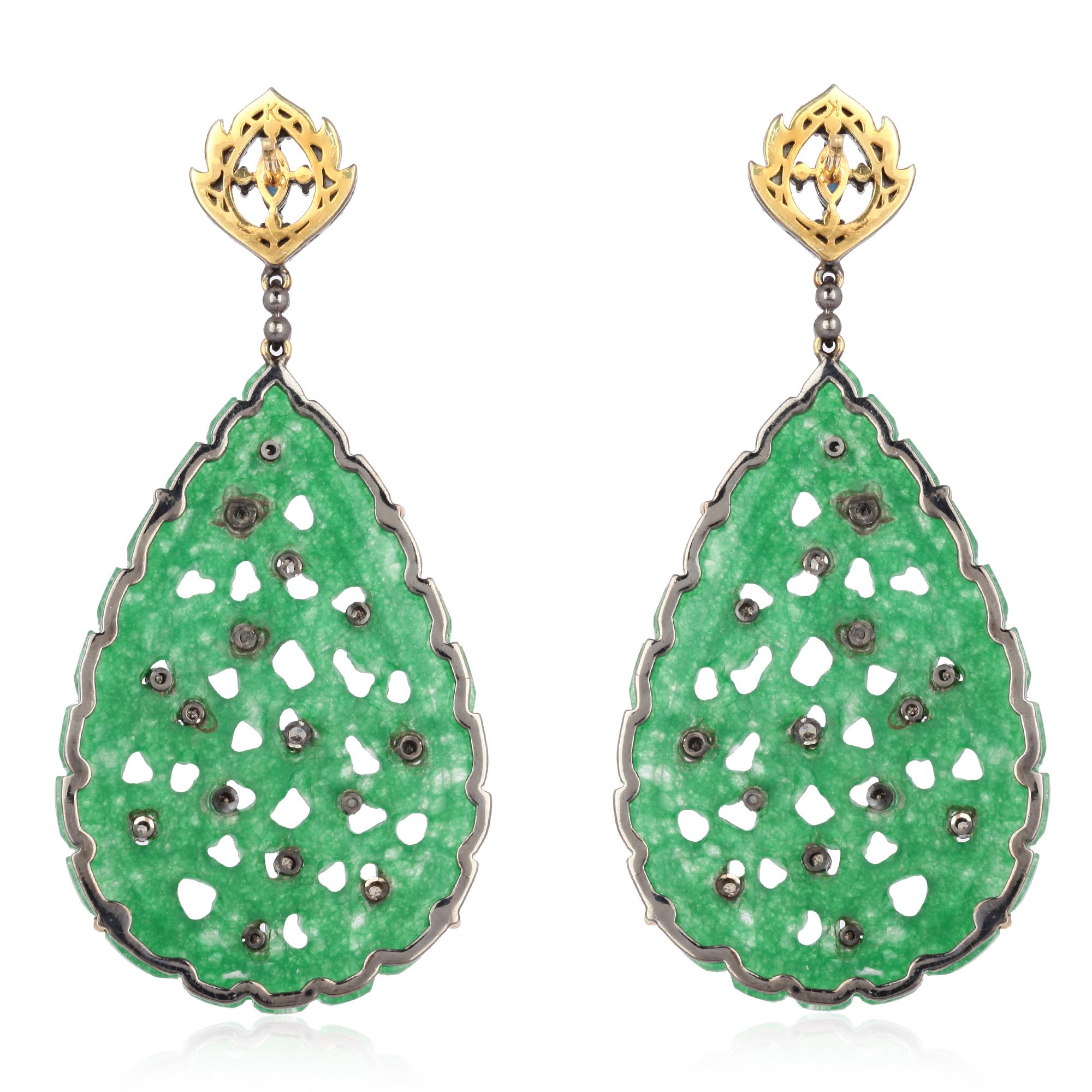 Artisan Boucles d'oreilles en jade sculpté et diamants de 56,6 carats en vente