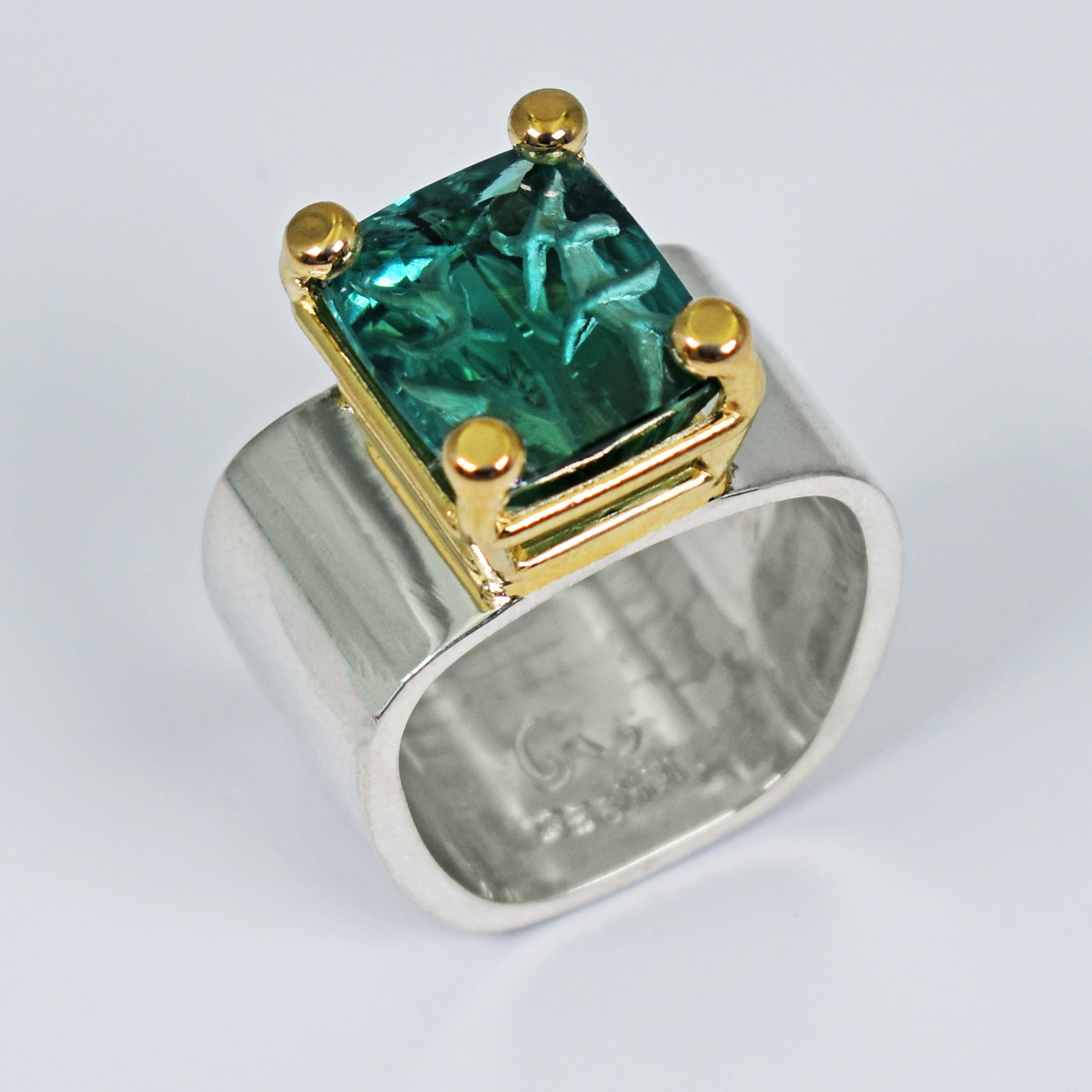 Contemporary Carved 5.39 Carat Indicolite Tourmaline Two-Tone Cocktail Ring