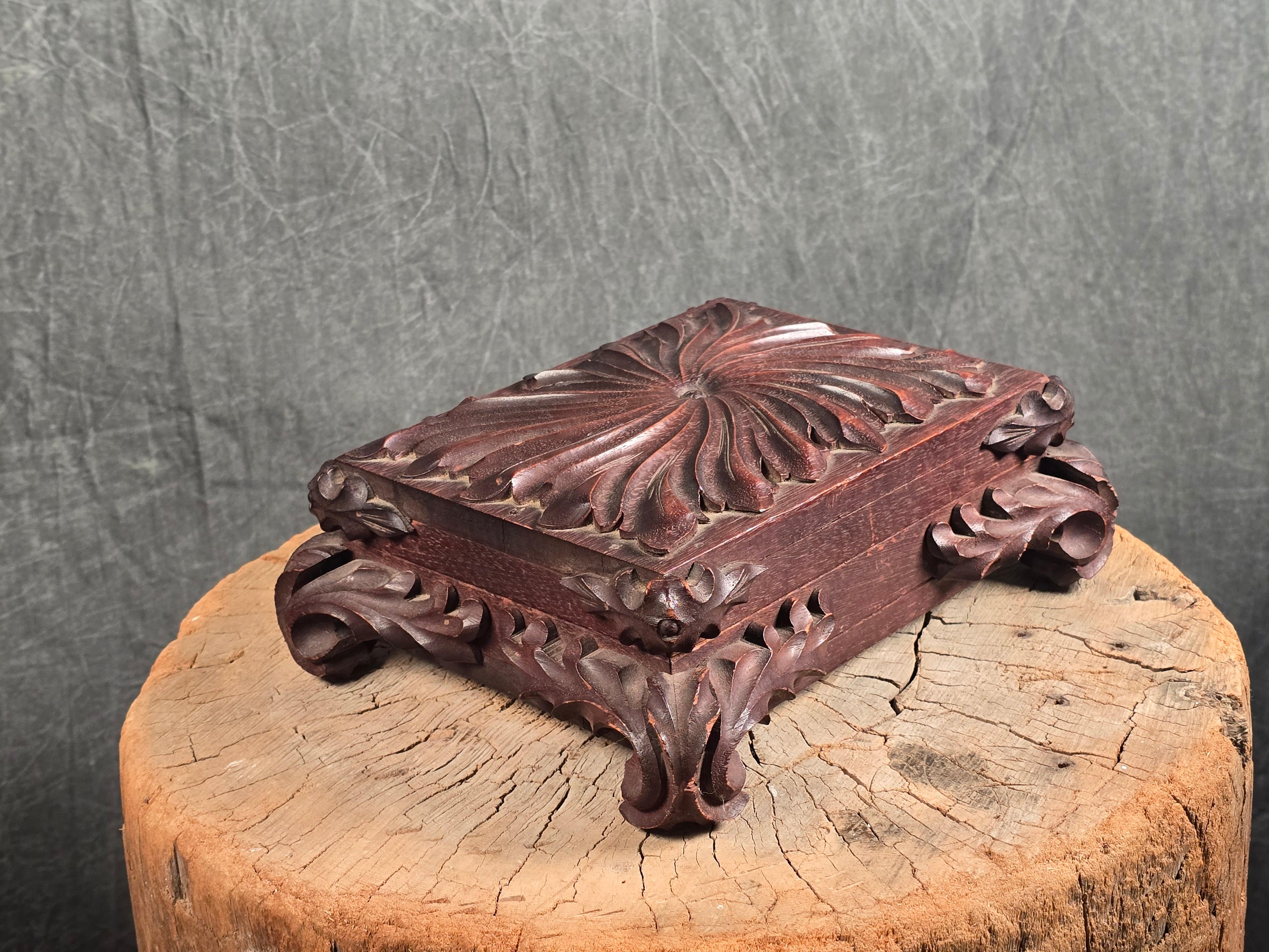 Carved Acanthus Motif Wooden Box, Surreal Tony Duquette Style, 1940s For Sale 2