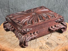 Caja de madera tallada con motivo de acanto, estilo surrealista Tony Duquette, años 40