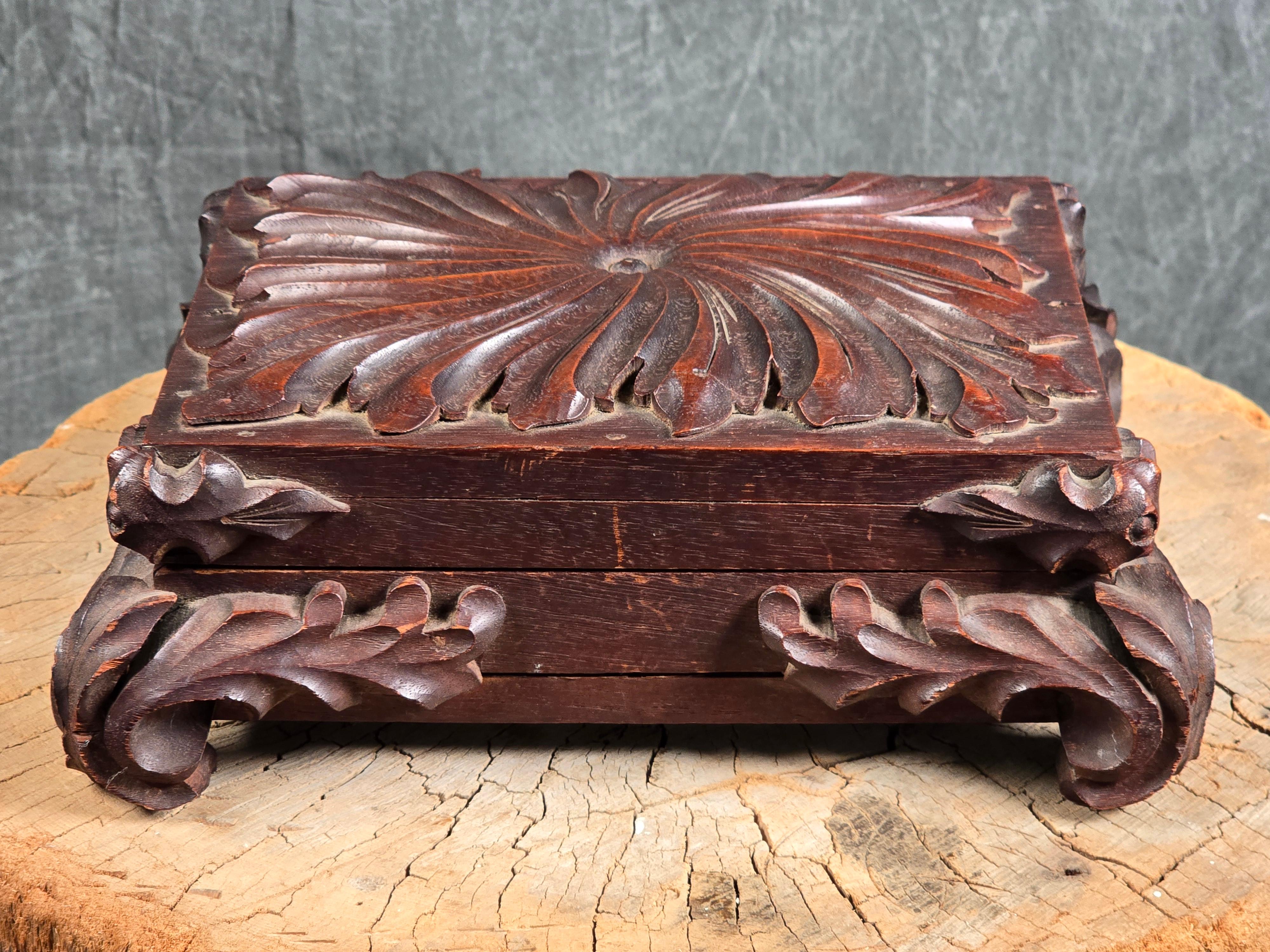 Unknown Carved Acanthus Motif Wooden Box, Surreal Tony Duquette Style, 1940s For Sale
