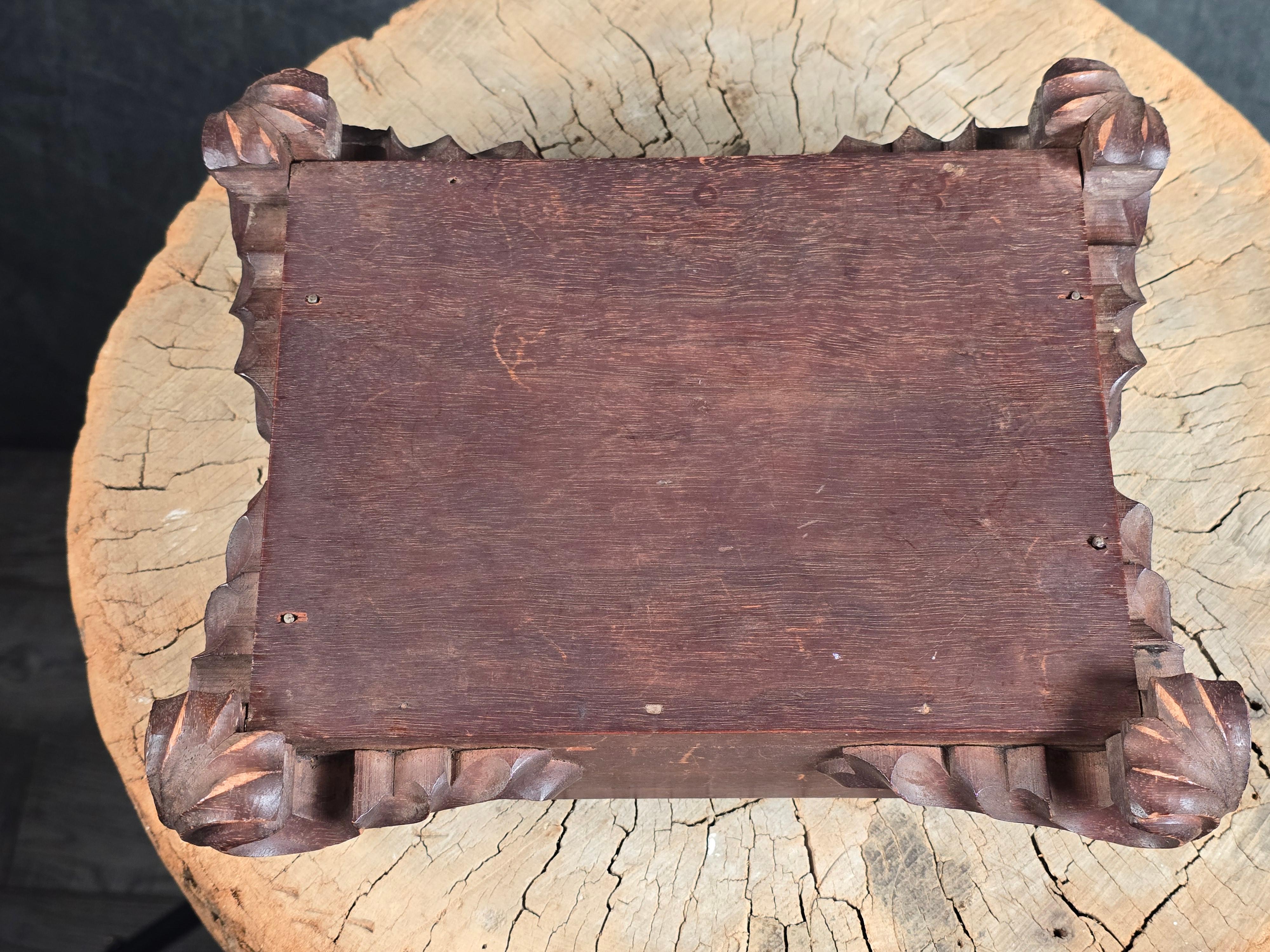 Carved Acanthus Motif Wooden Box, Surreal Tony Duquette Style, 1940s In Good Condition For Sale In Kilmarnock, VA