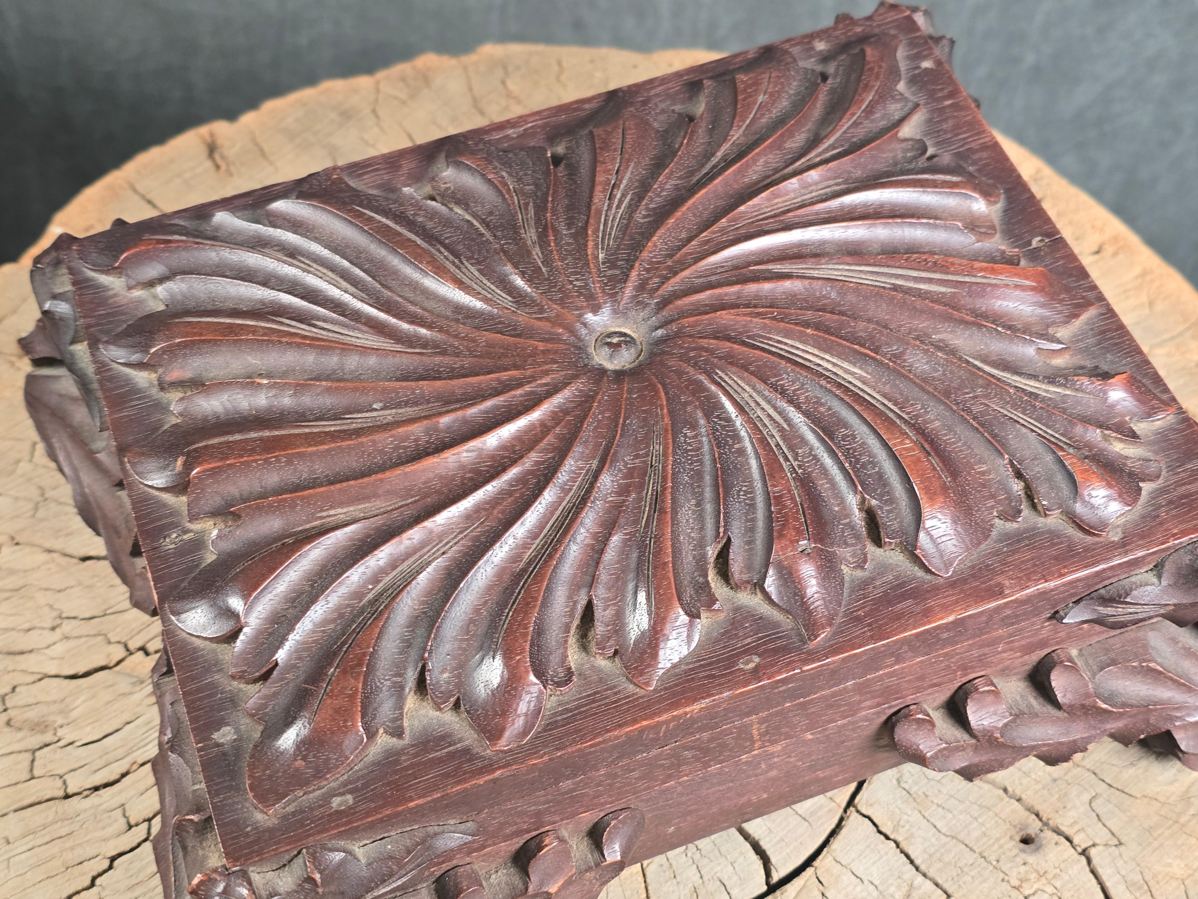 Carved Acanthus Motif Wooden Box, Surreal Tony Duquette Style, 1940s For Sale 1